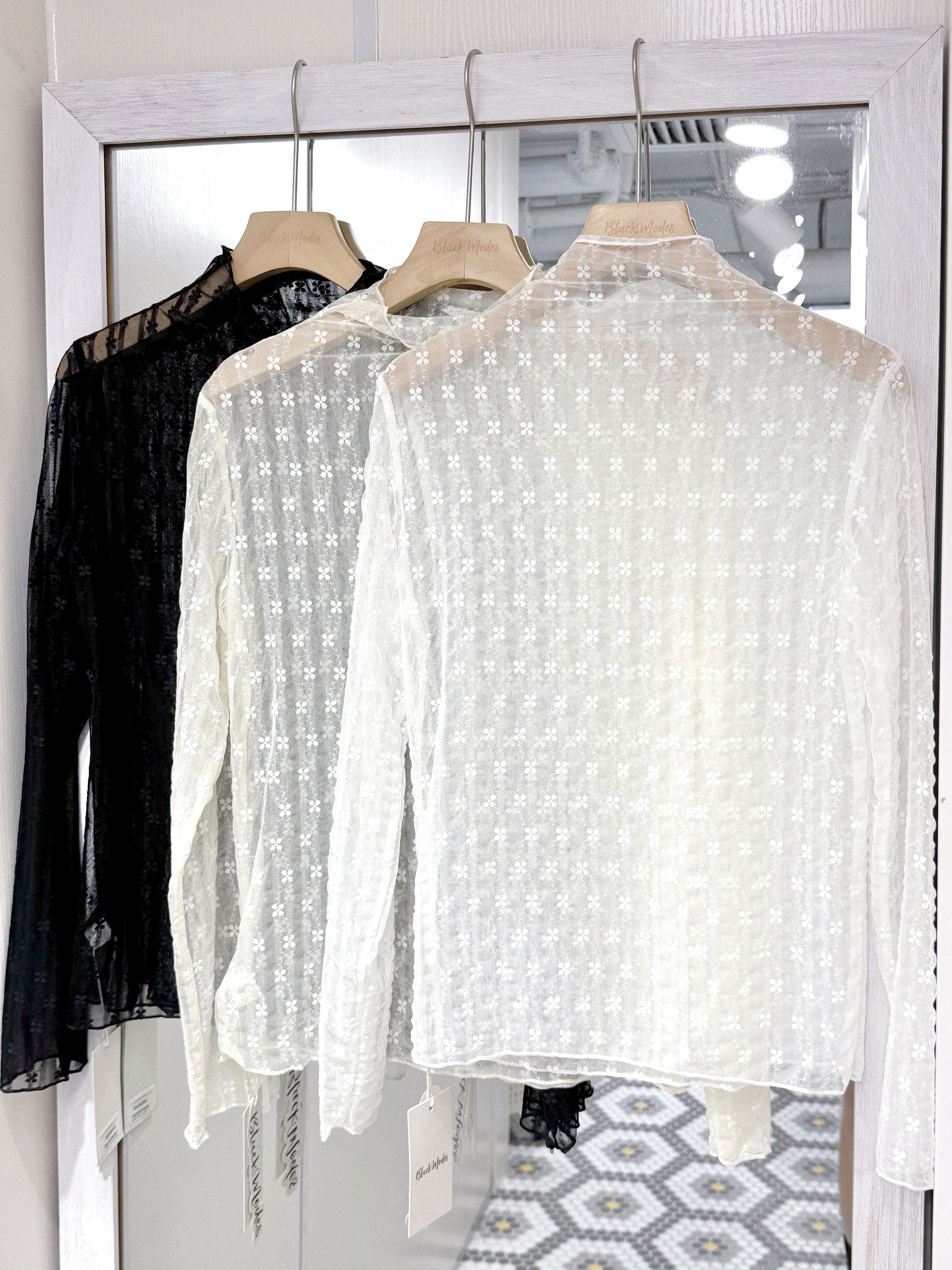 T1203｜超百搭小花花透視內搭上衣𖡼.𖤣𖥧𖡼.𖤣𖥧