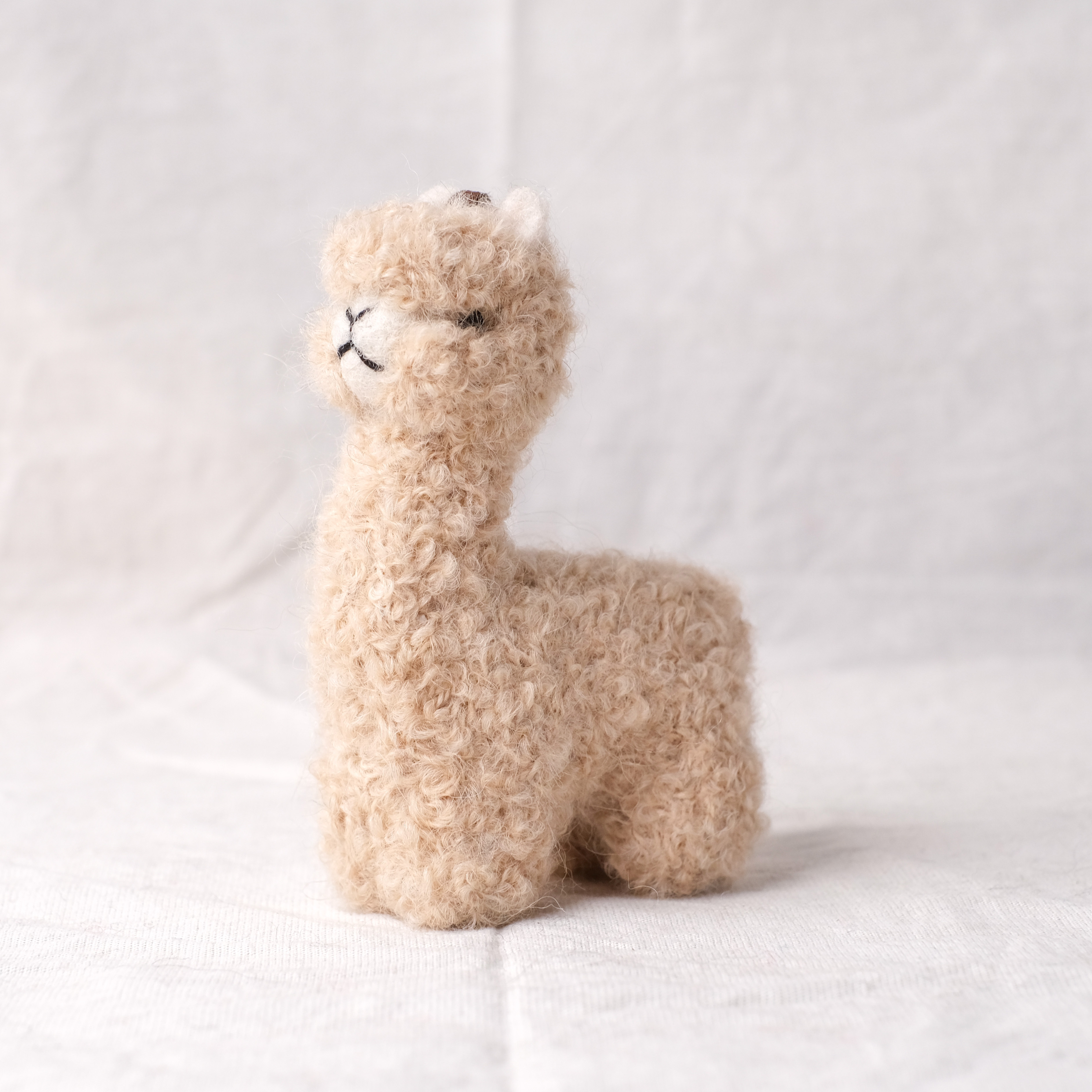 羊駝毛吊飾｜針氈羊駝－米白｜秘魯