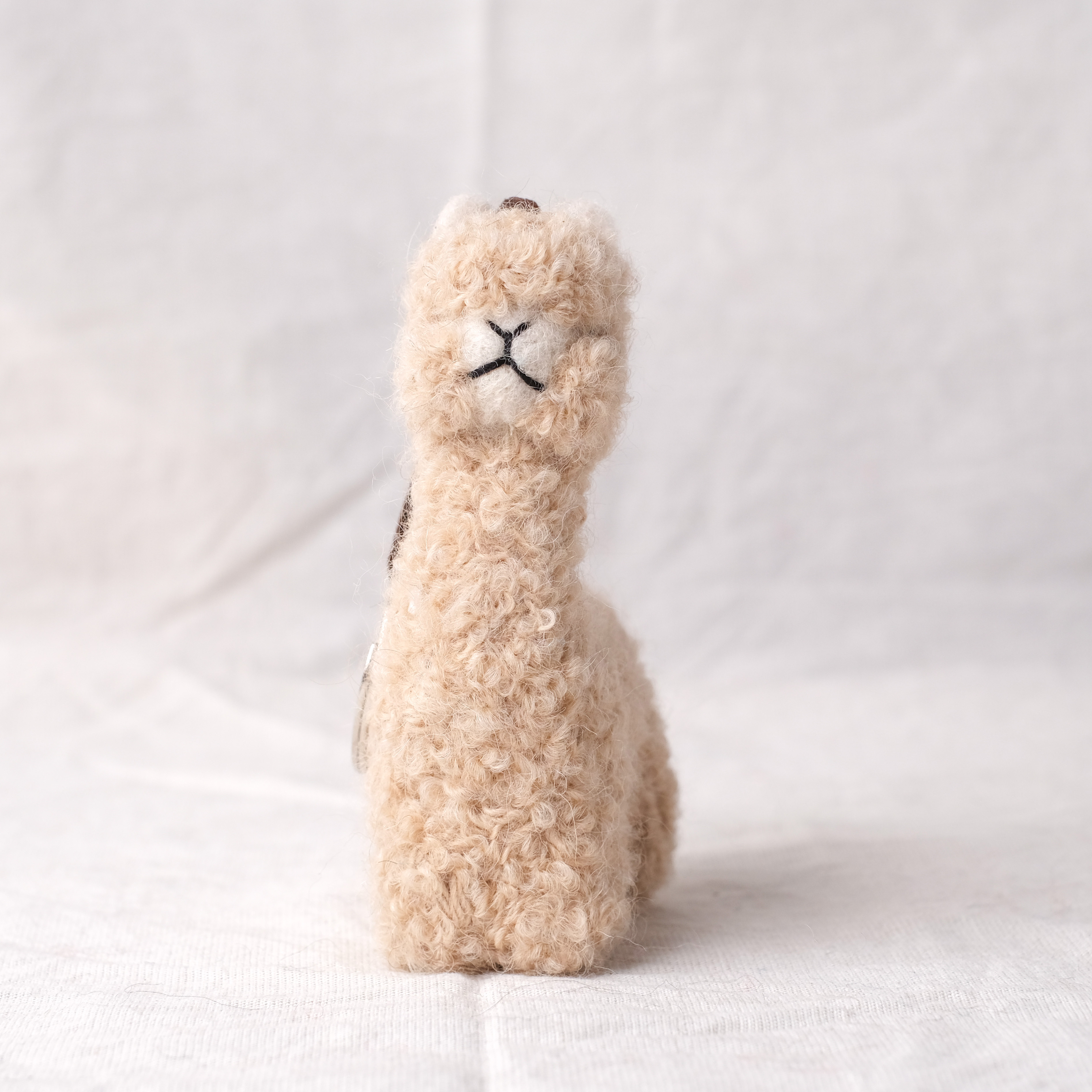 羊駝毛吊飾｜針氈羊駝－米白｜秘魯