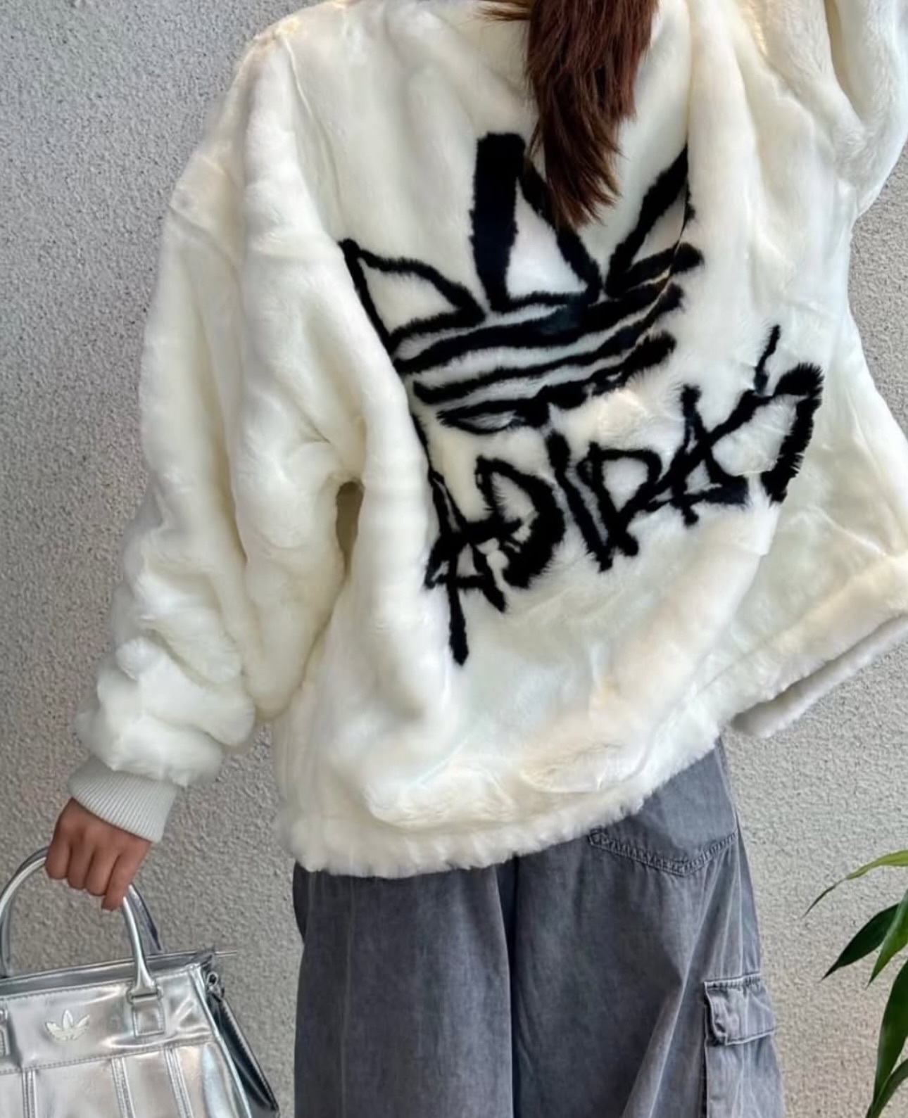 Adidas Originals New Fur Jacket  草寫手繪三葉草毛毛外套 兩色