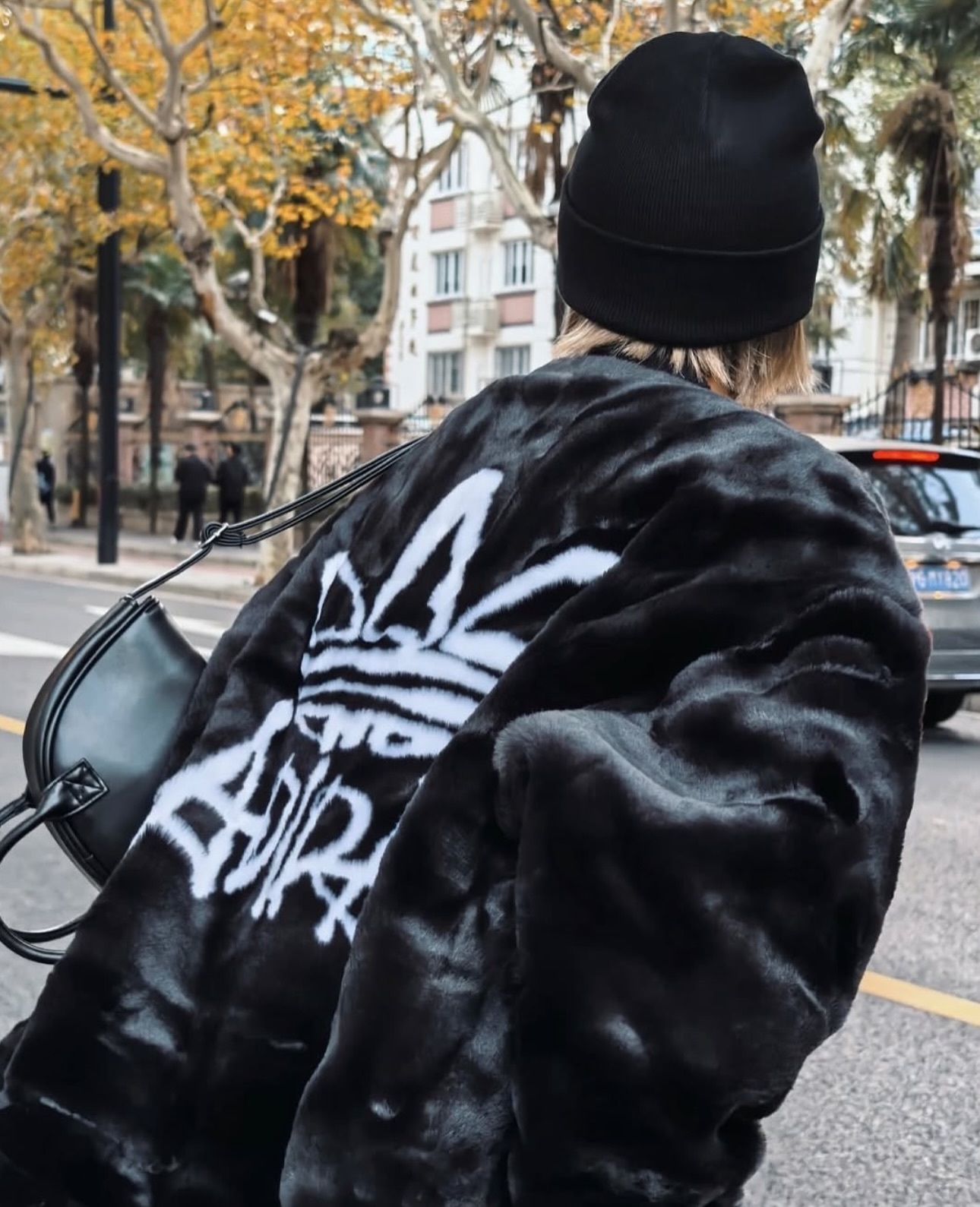 Adidas Originals New Fur Jacket  草寫手繪三葉草毛毛外套 兩色