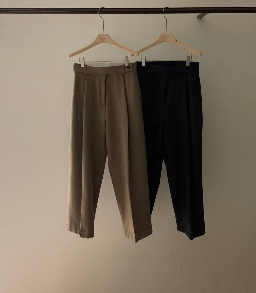 AY5219 內褶腰扣收腳褲 *特價* (購物金不適用)