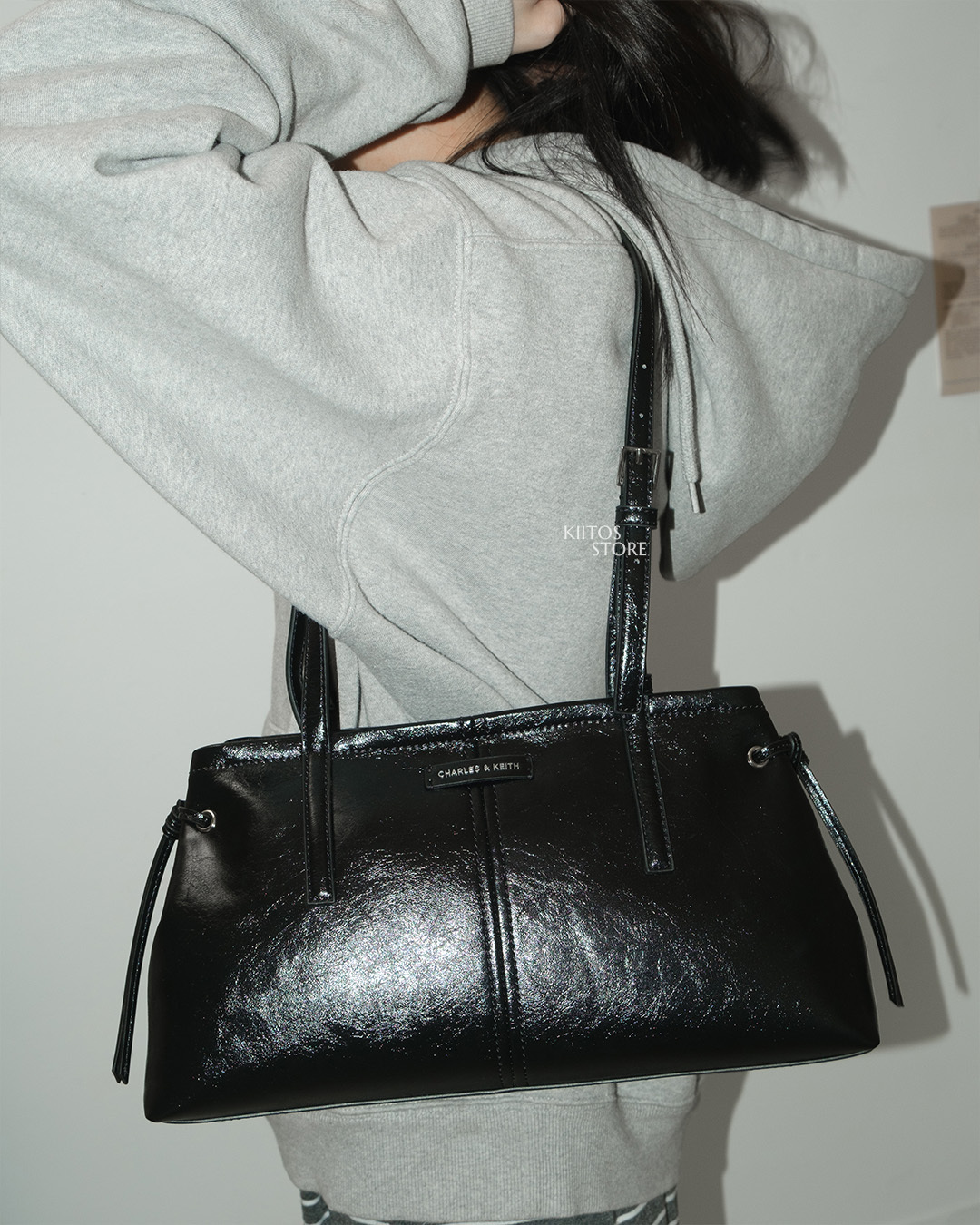 【預購】Charles & Keith 小CK Noane 復古油蠟皮腋下包 皮繩結 肩背包 側背包 黑色 咖啡色