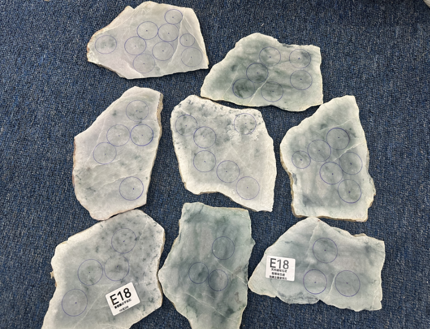 SR030 E18 爵爺飄花平安扣 25MM