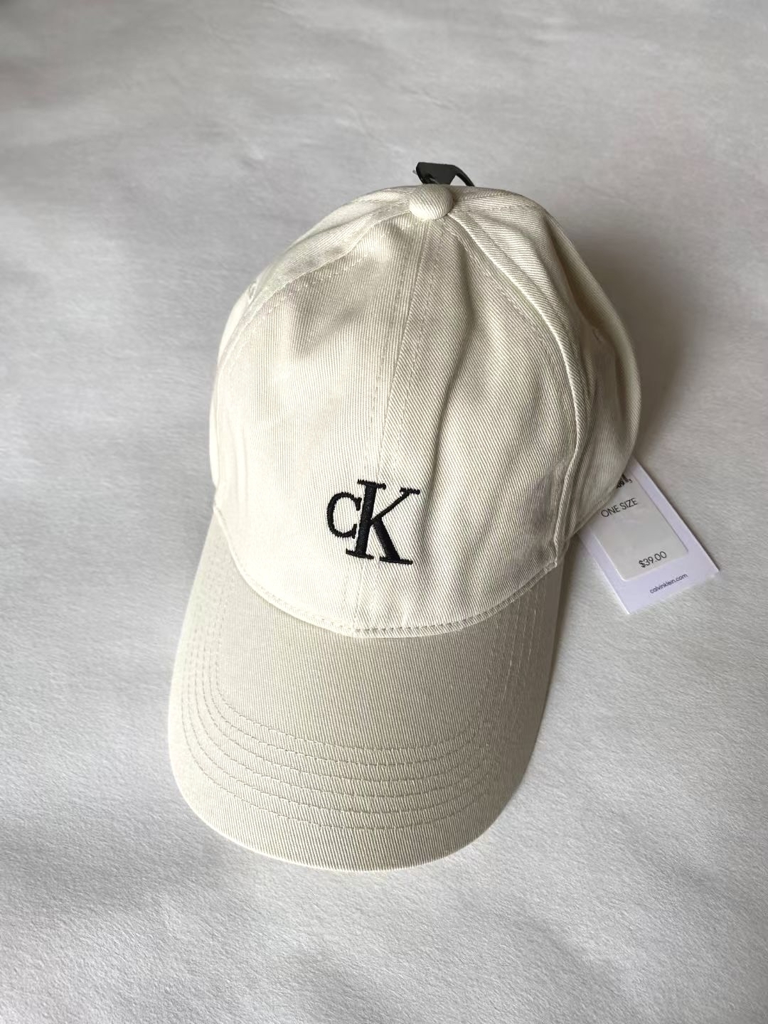 代購-CALVIN KLEIN 小LOGO CK刺繡 老帽 白