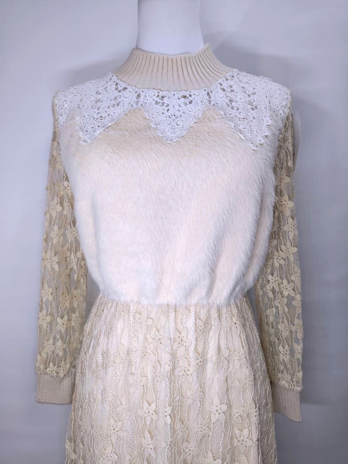 韓系溫柔絨拼接蕾絲長洋裝 C70