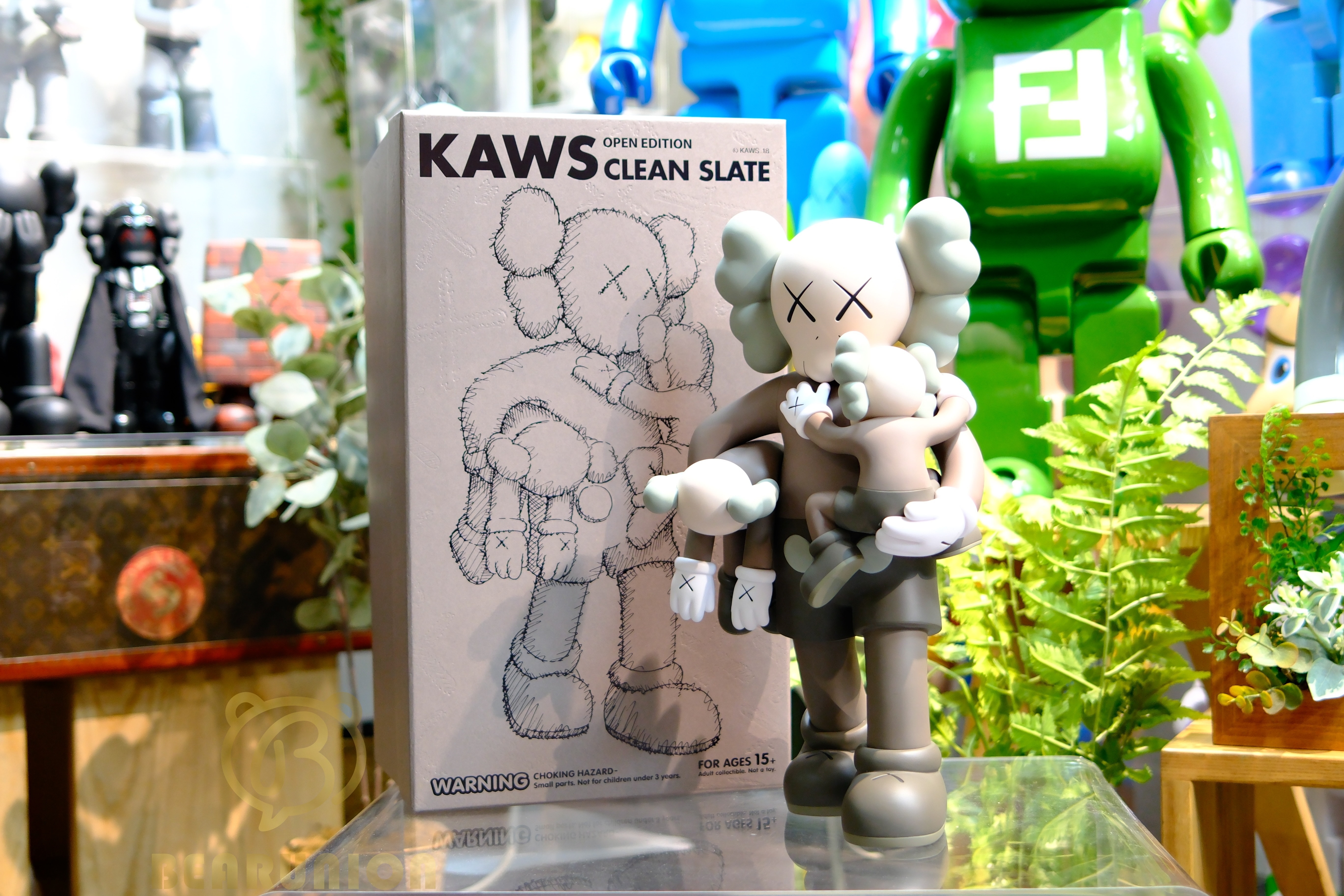 🥇現貨🥇KAWS Clean Slate Vinyl Figure Brown