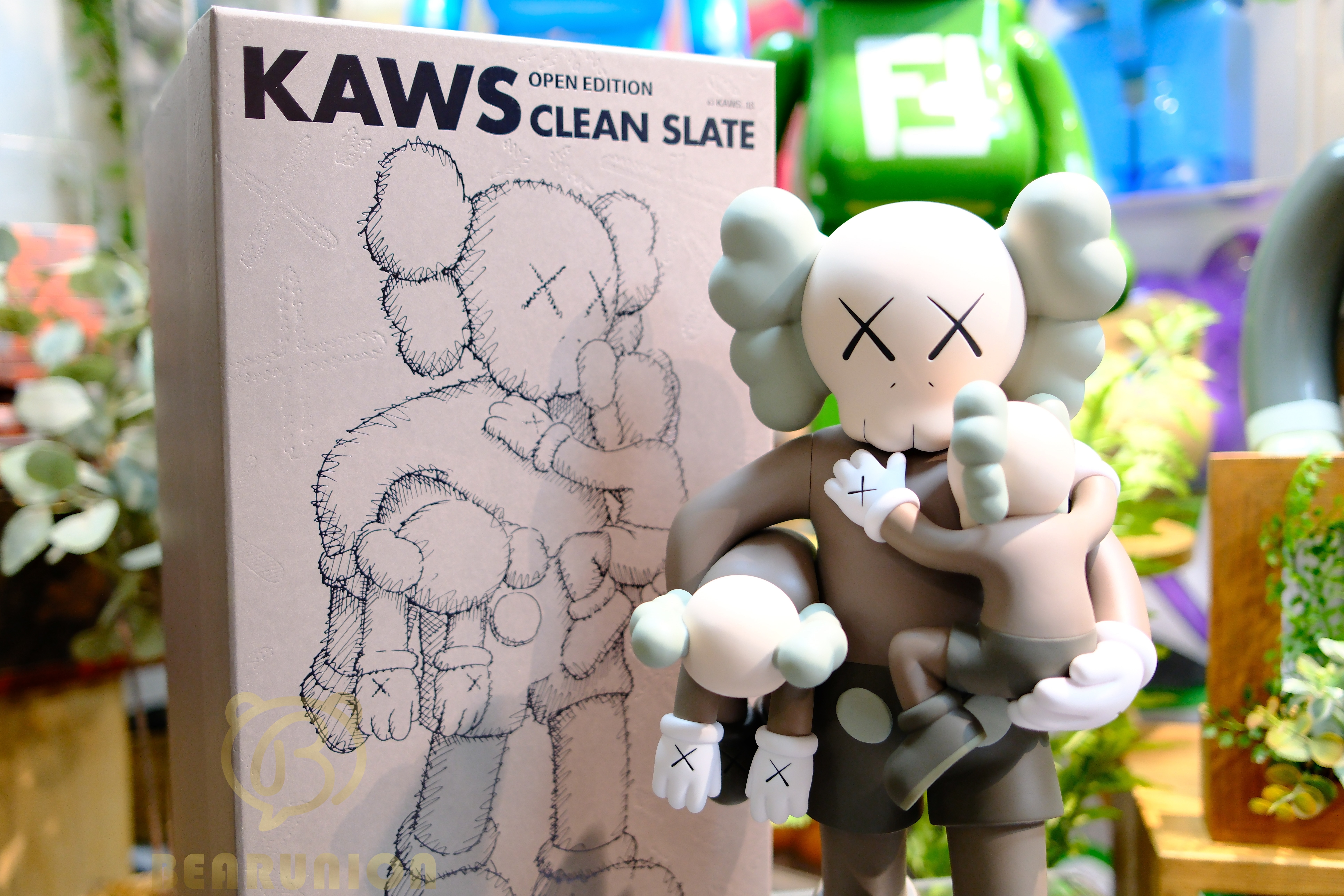 🥇現貨🥇KAWS Clean Slate Vinyl Figure Brown