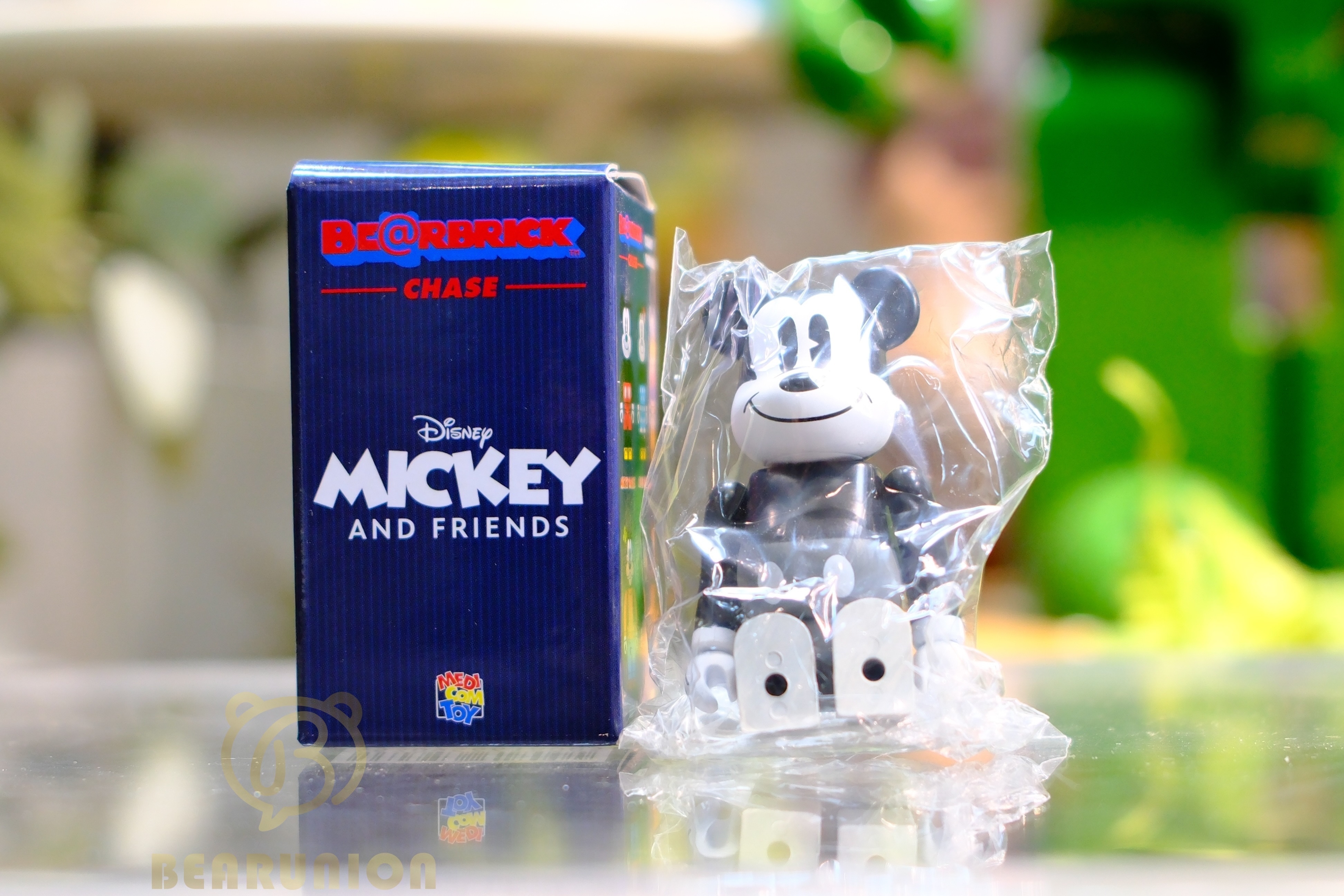 🥇現貨🥇Bearbrick 100% Chase Mickey Friends BW Mickey