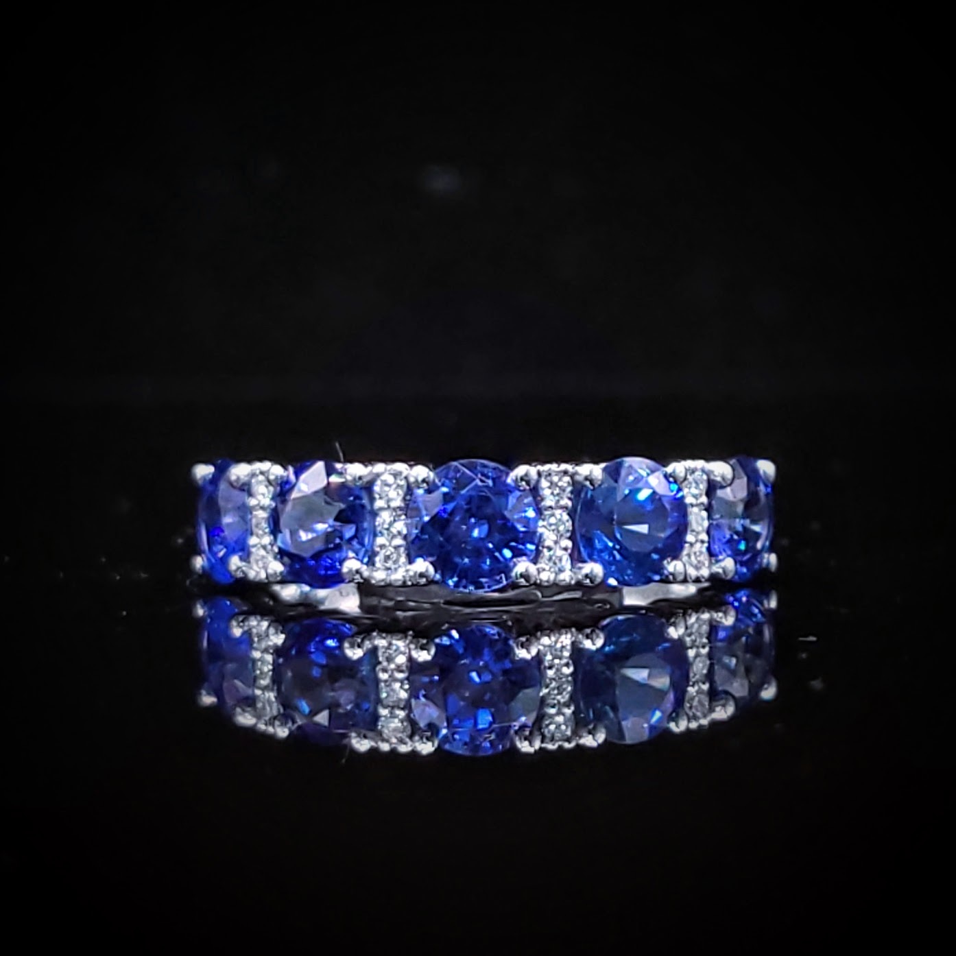 全新18K白金【主石2卡47份藍寶石】配8份鑽石戒指