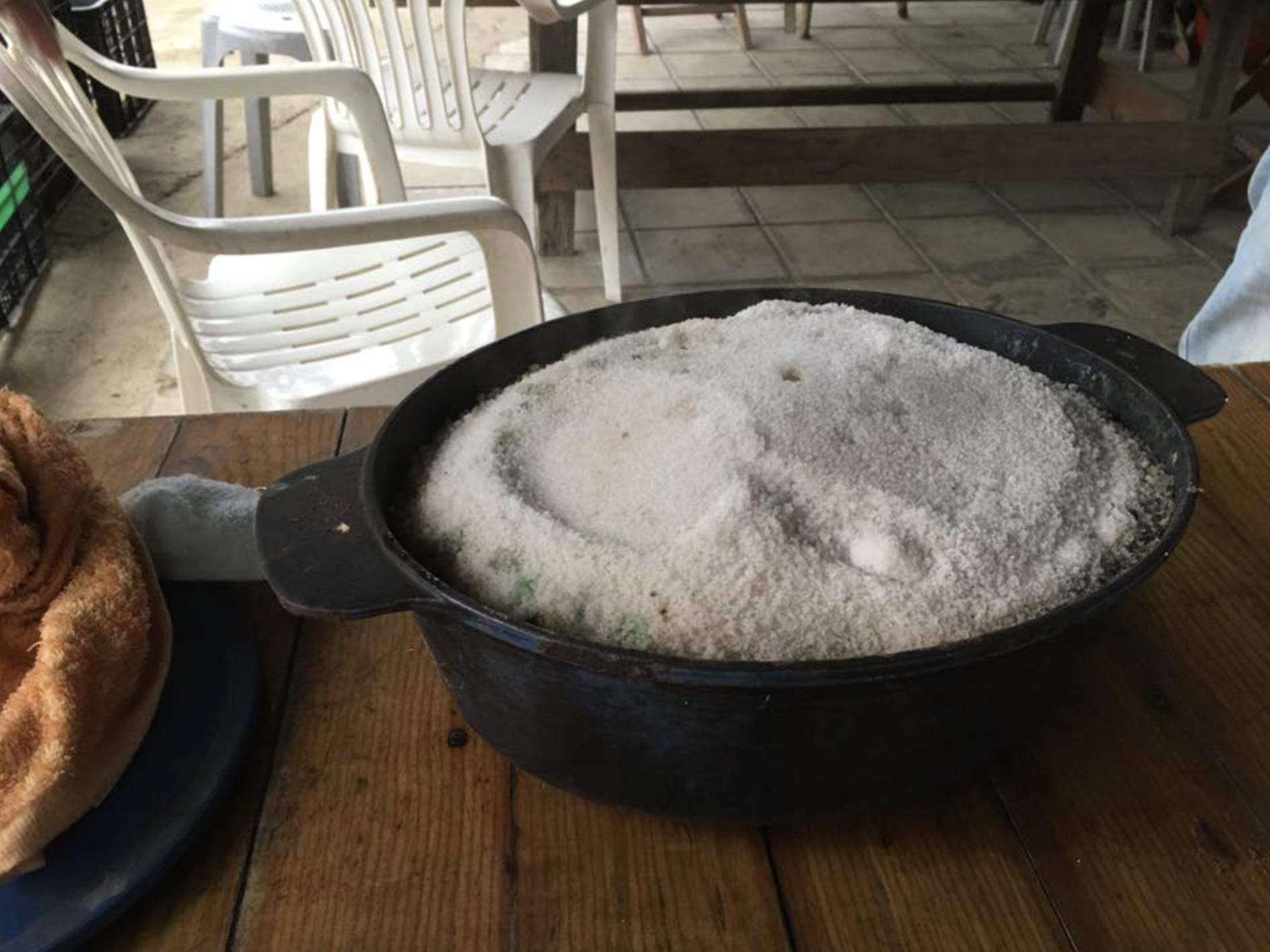 做義務工作，無報酬，但得到喜悦⋯⋯柴燒鹽焗雞