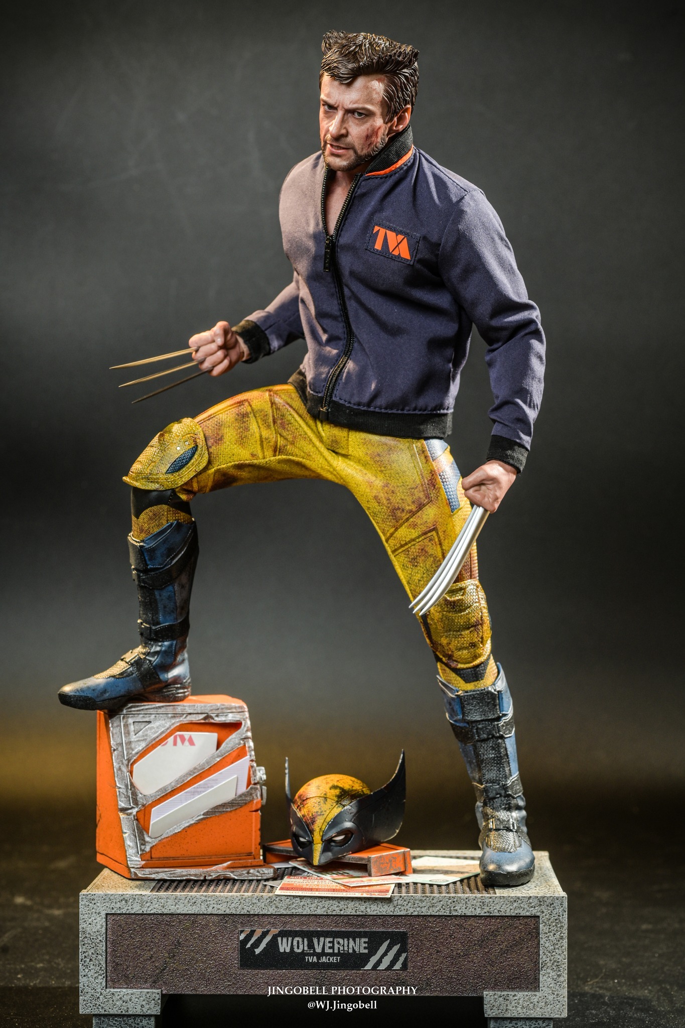 hottoys mms756 Wolverine TVA Jacket Version