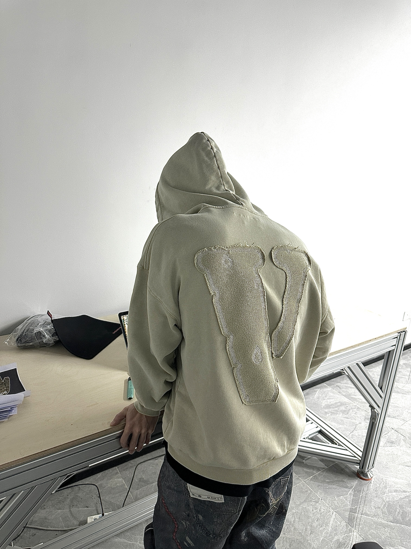 代購-VLONE 大logo系列 背面字母刺繡 連帽外套 男女同款 2色