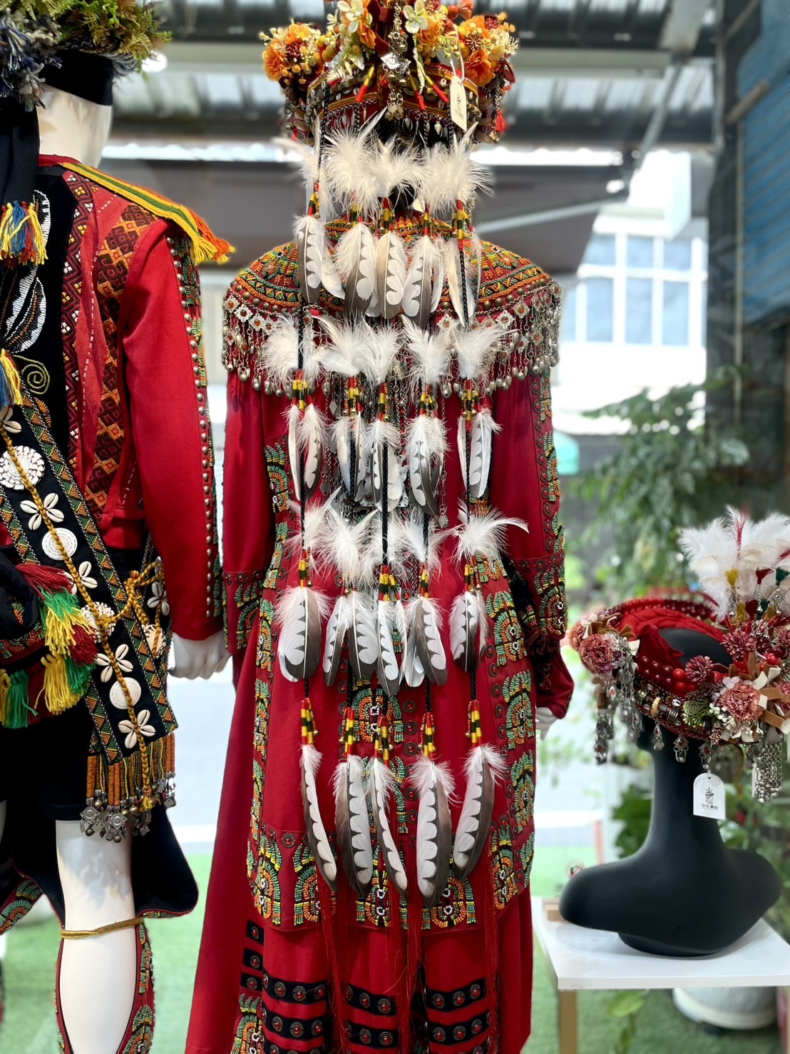 W-No.13仿真手工繪畫羽毛萊冠140cm