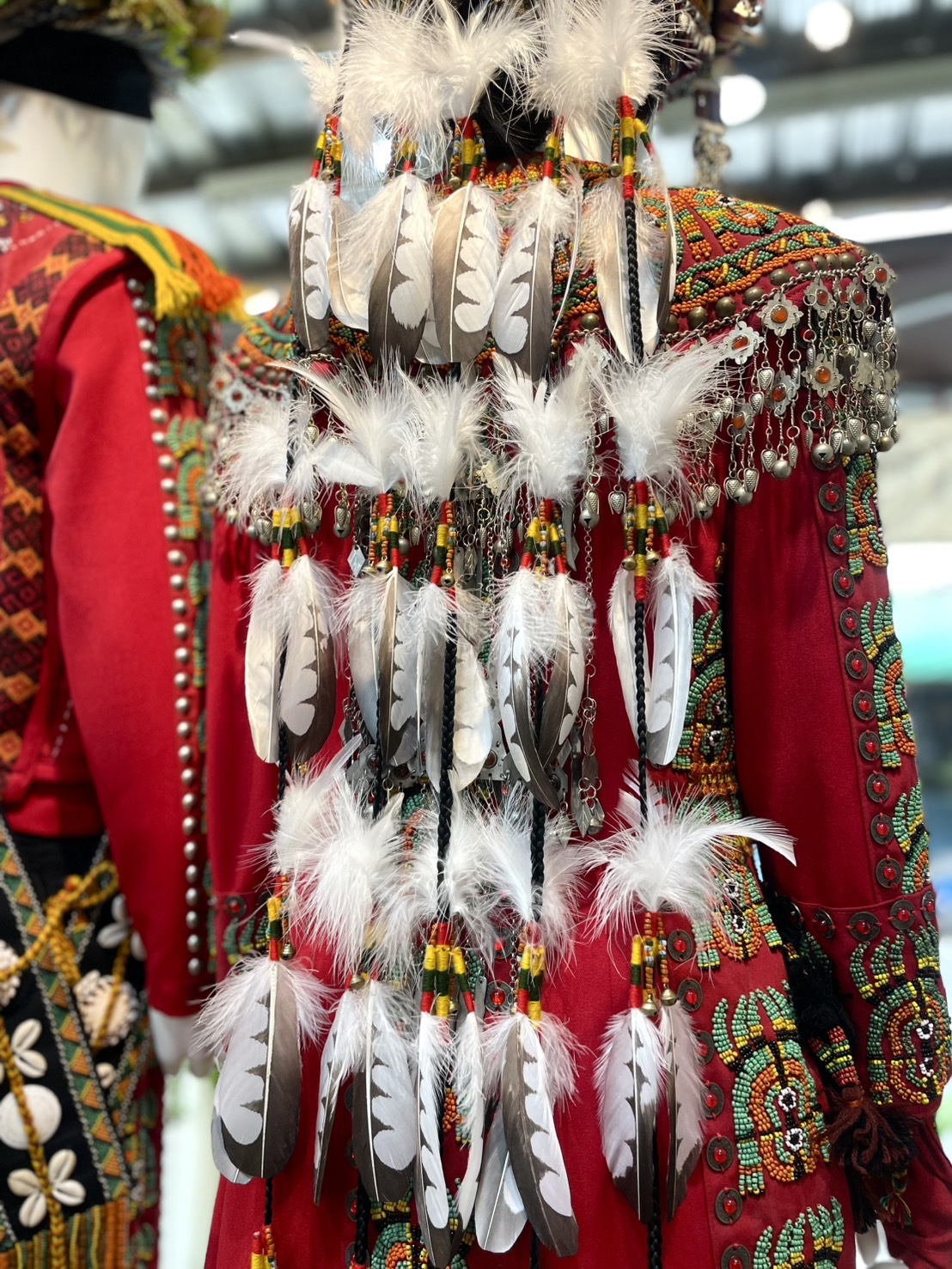 W-No.13仿真手工繪畫羽毛萊冠140cm