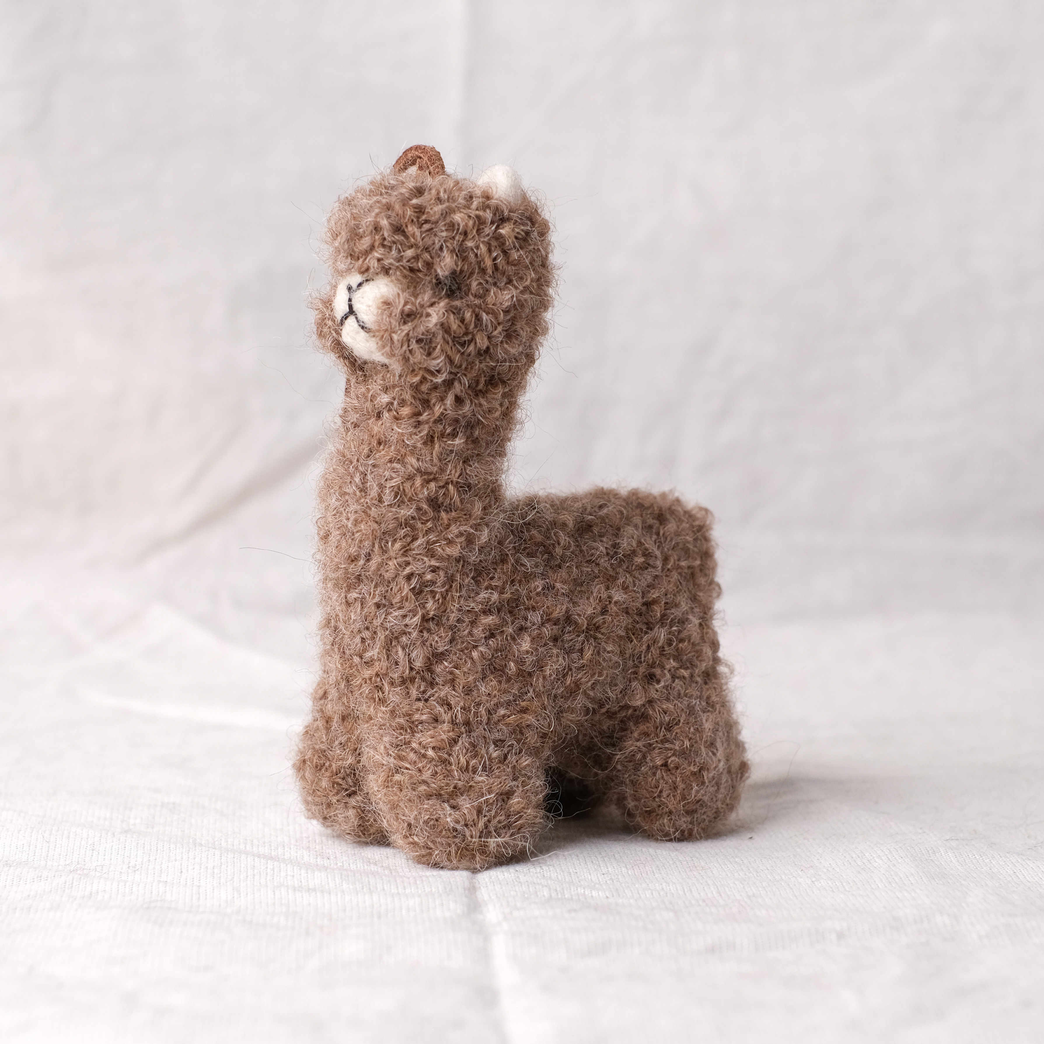 羊駝毛吊飾｜針氈羊駝－淺灰｜秘魯