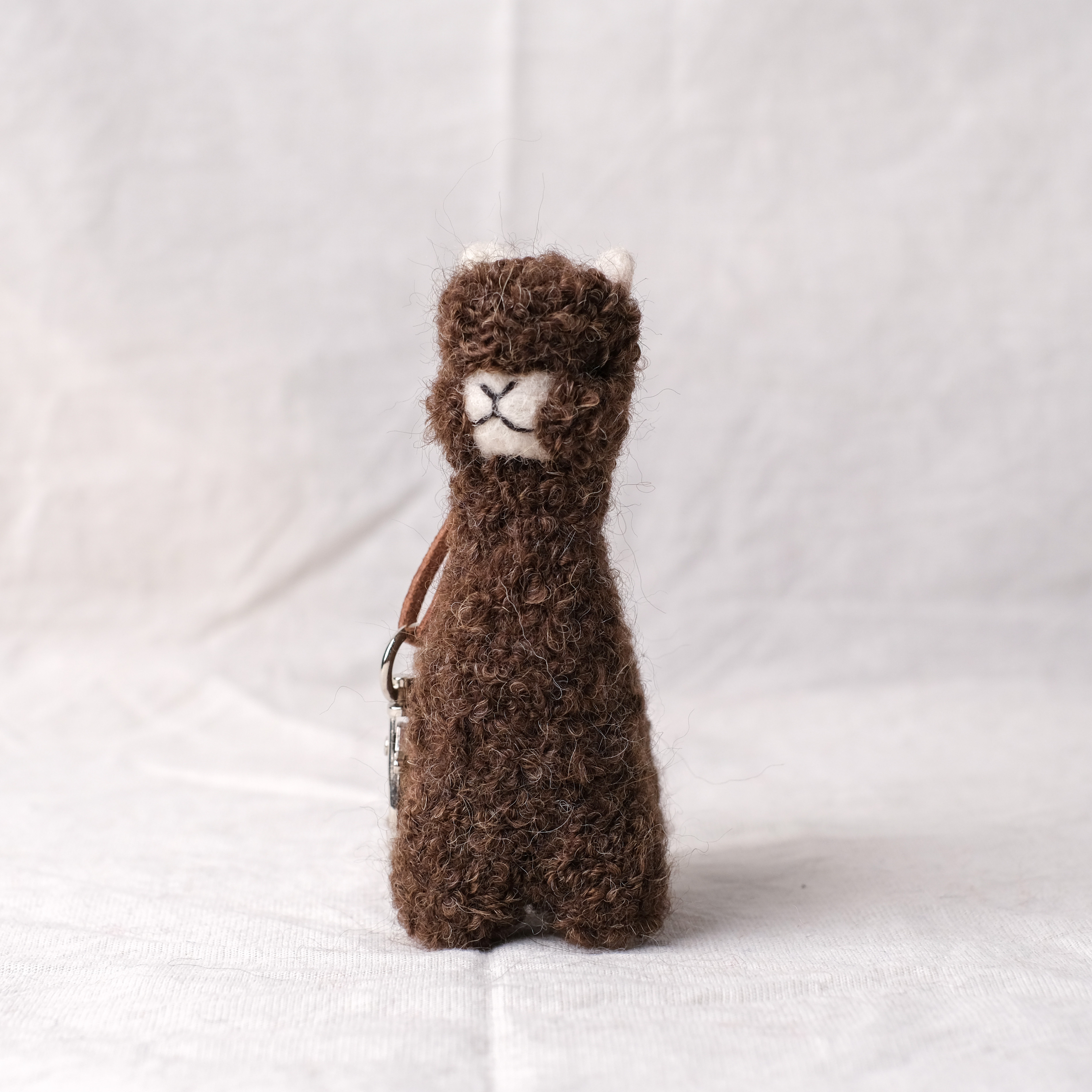 羊駝毛吊飾｜針氈羊駝－深灰｜秘魯