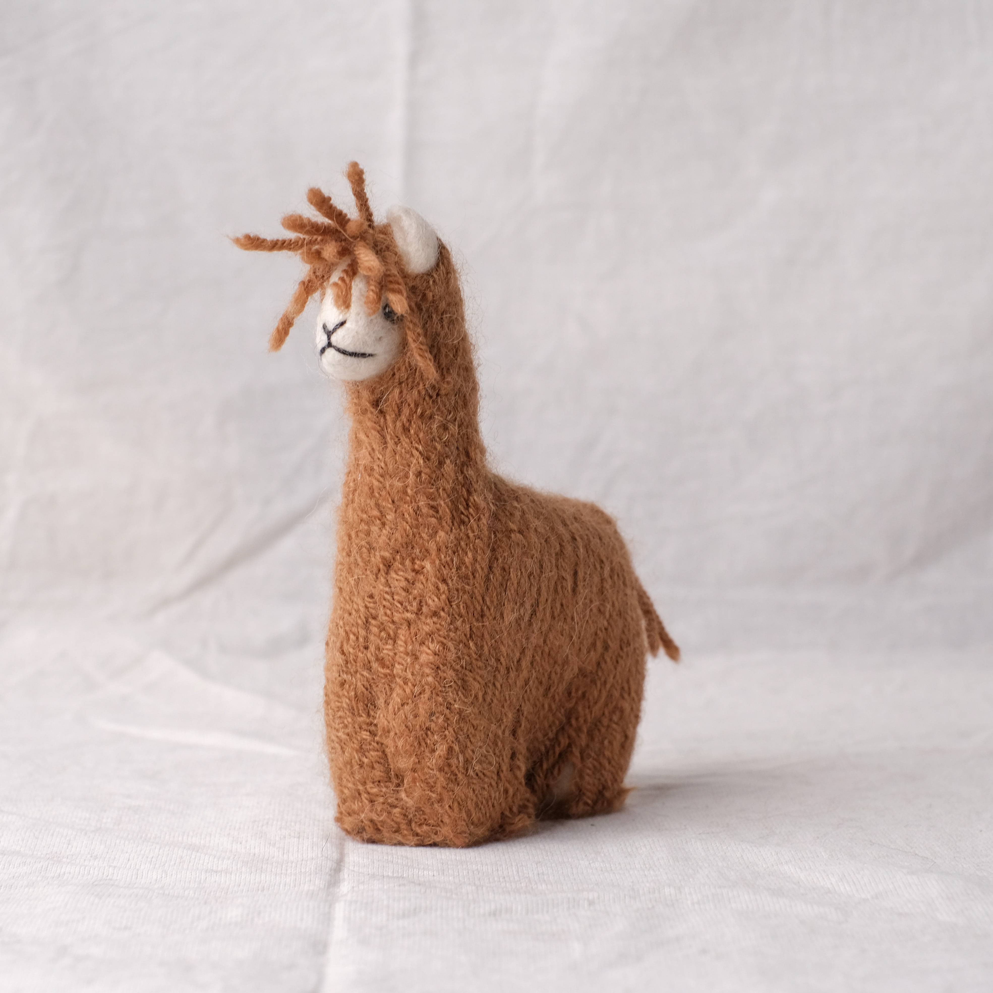羊駝毛擺飾｜針氈羊駝－咖啡｜秘魯