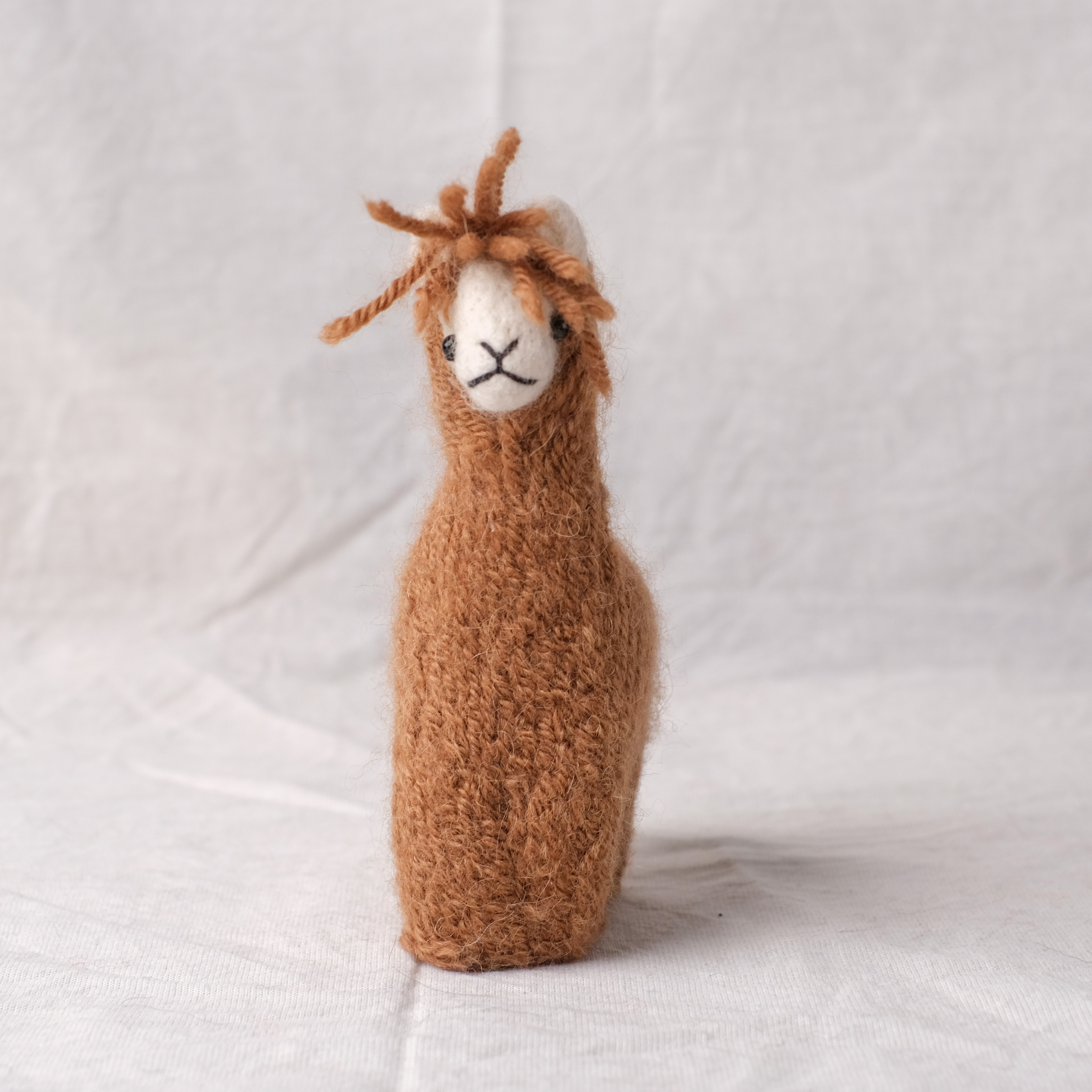 羊駝毛擺飾｜針氈羊駝－咖啡｜秘魯
