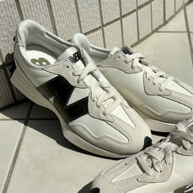 <年末折扣🇯🇵> NEW BALANCE 327 NB 白黑 白灰 亮黑 外縫線 亮面皮革 荔枝皮 女鞋 WS327JWA / 預購