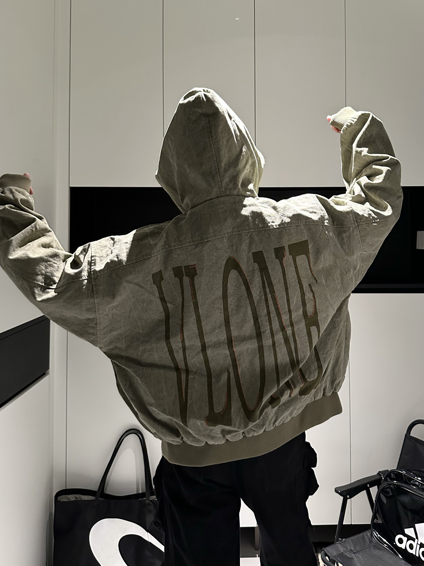 代購-VLONE 大LOGO 刺繡元素 樹枝紋水洗做舊 寬鬆連帽外套 男女同款 2色