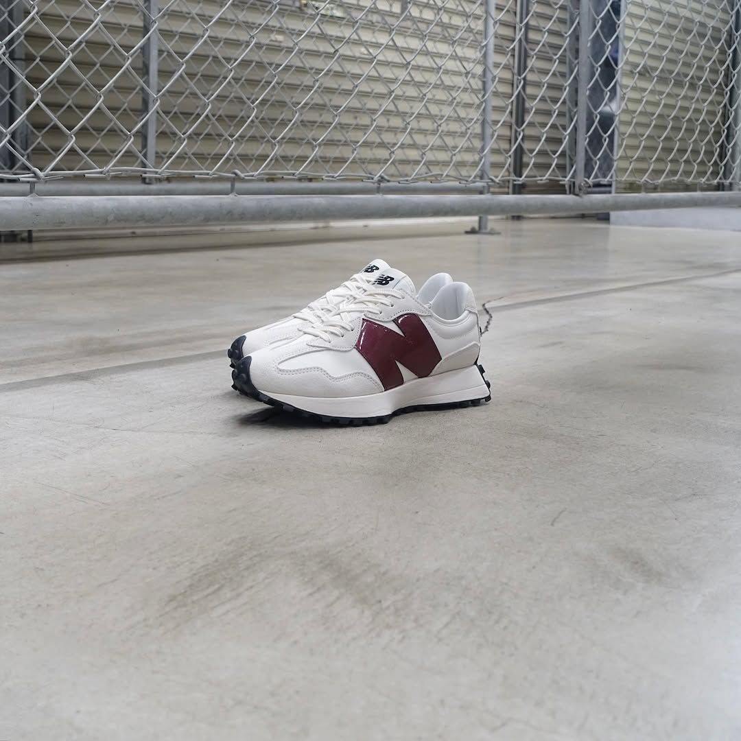 <年末折扣🇯🇵> NEW BALANCE 327 NB 酒紅 白灰 亮面皮革 荔枝皮 女鞋 WS327JWC / 預購