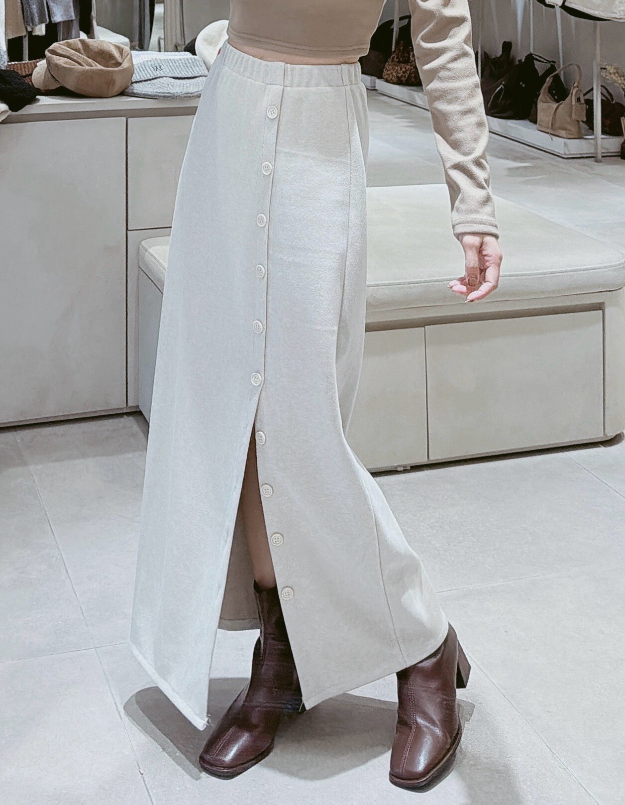 鬆緊腰排釦開岔羊絨長裙