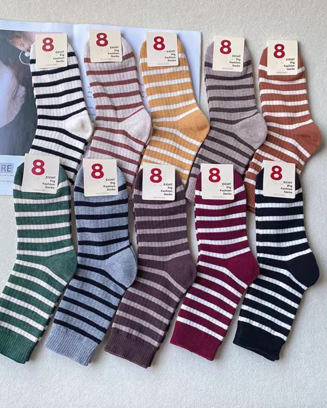 EIGHT 條紋撞色中筒襪