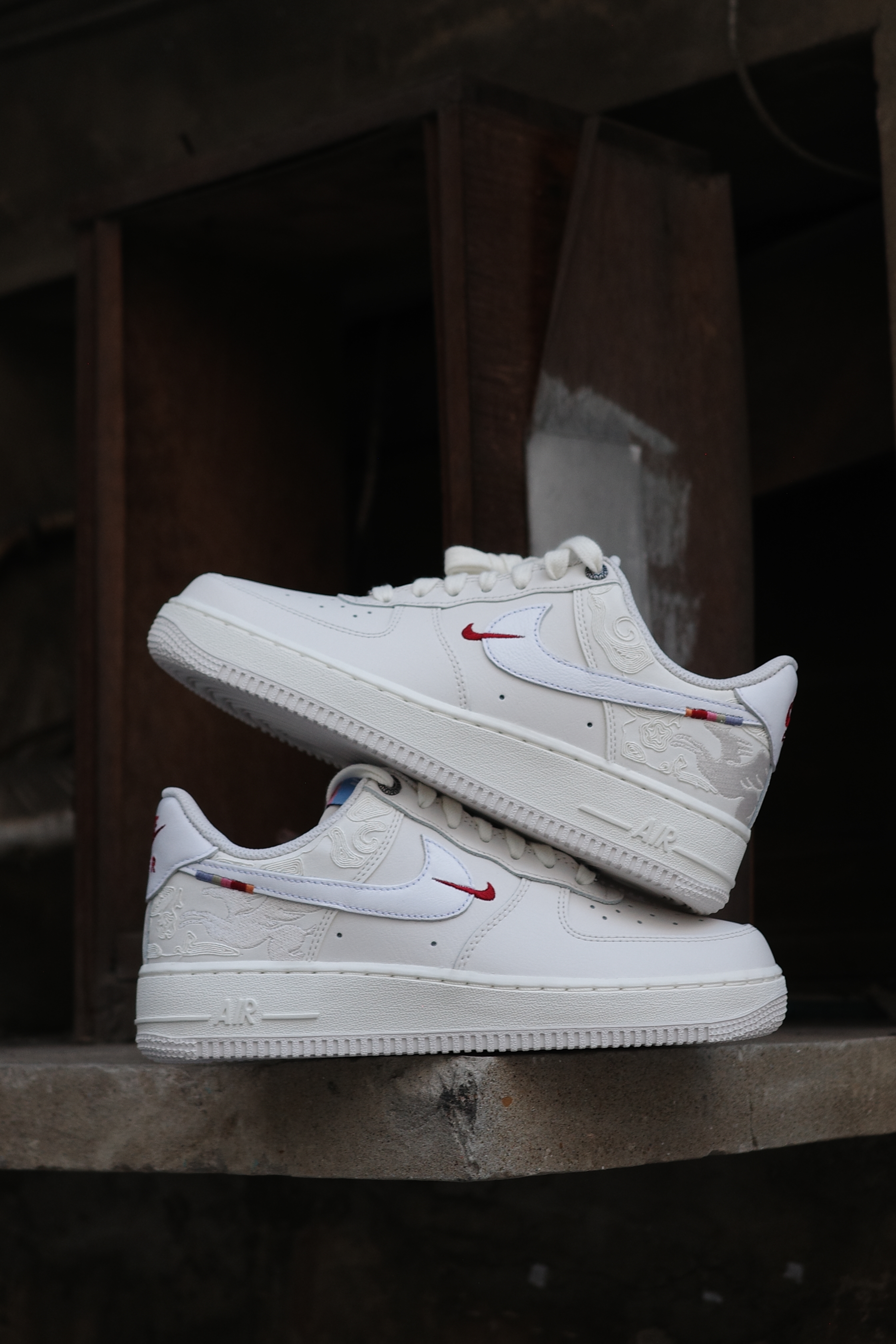 NIKE AIR FORCE 馬年限定 刺繡小勾 男鞋 IQ1119-011