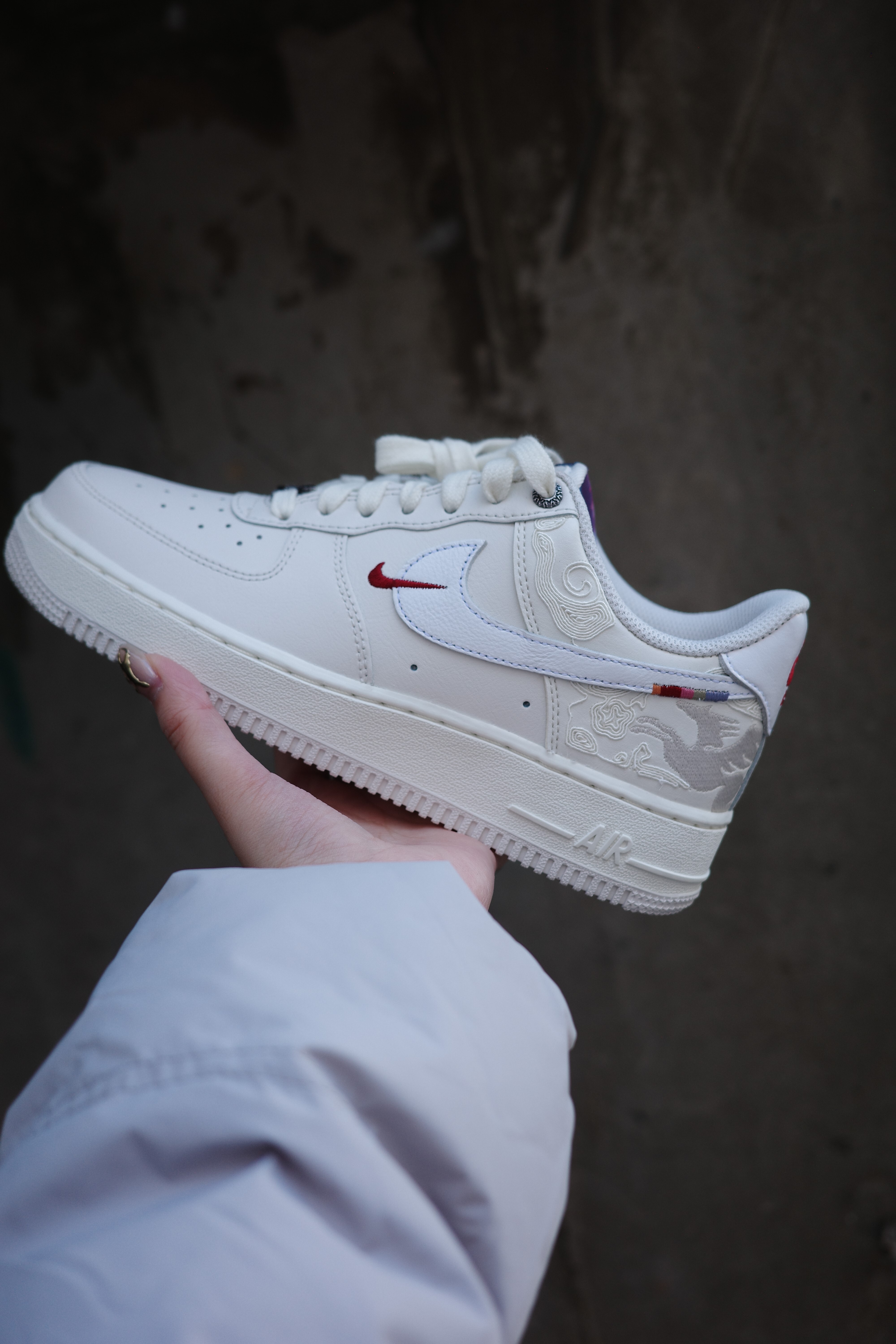 NIKE AIR FORCE 馬年限定 刺繡小勾 男鞋 IQ1119-011