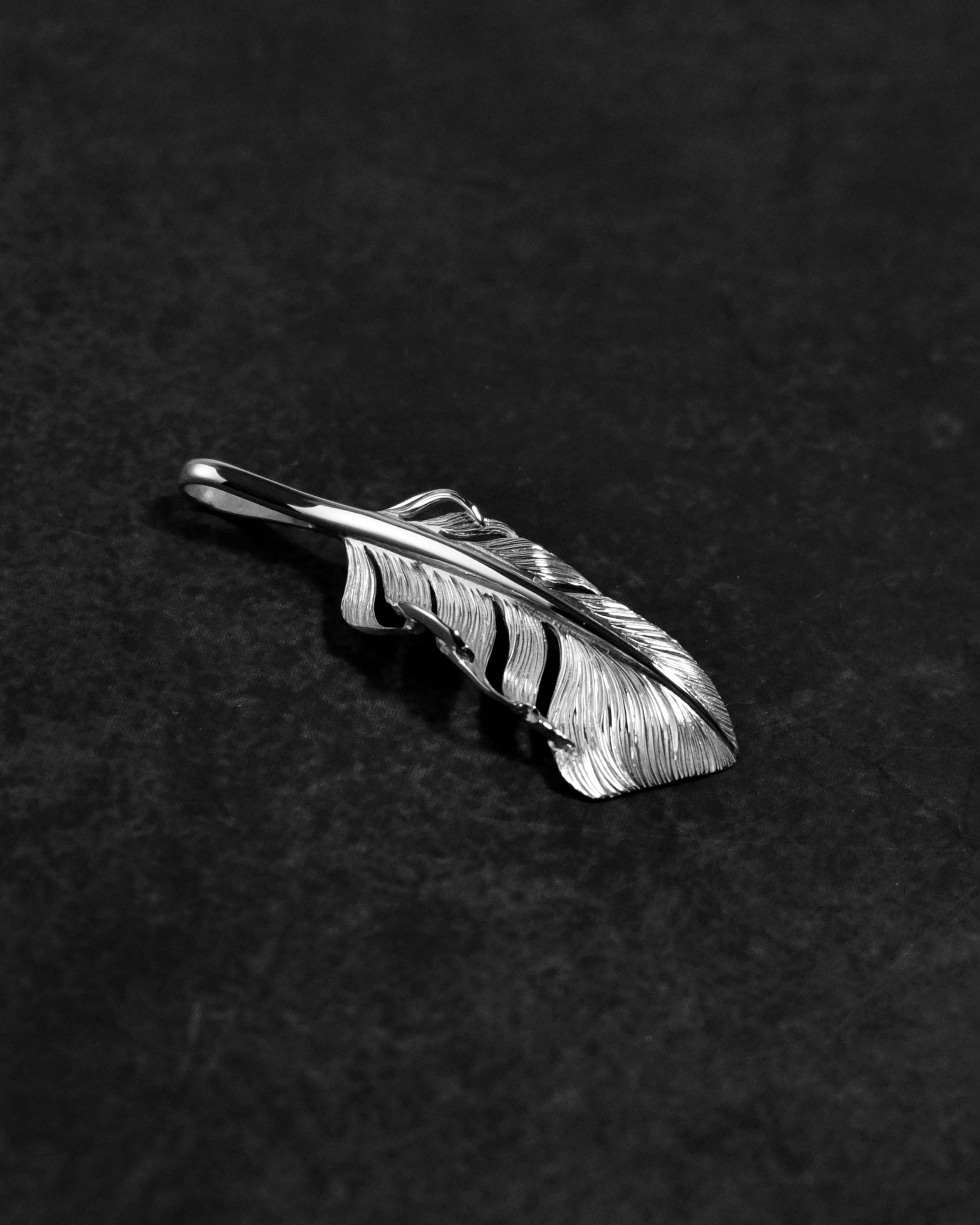 Yusuke Kosaka 小坂雄介 - 2024 Ship 羽毛吊墜