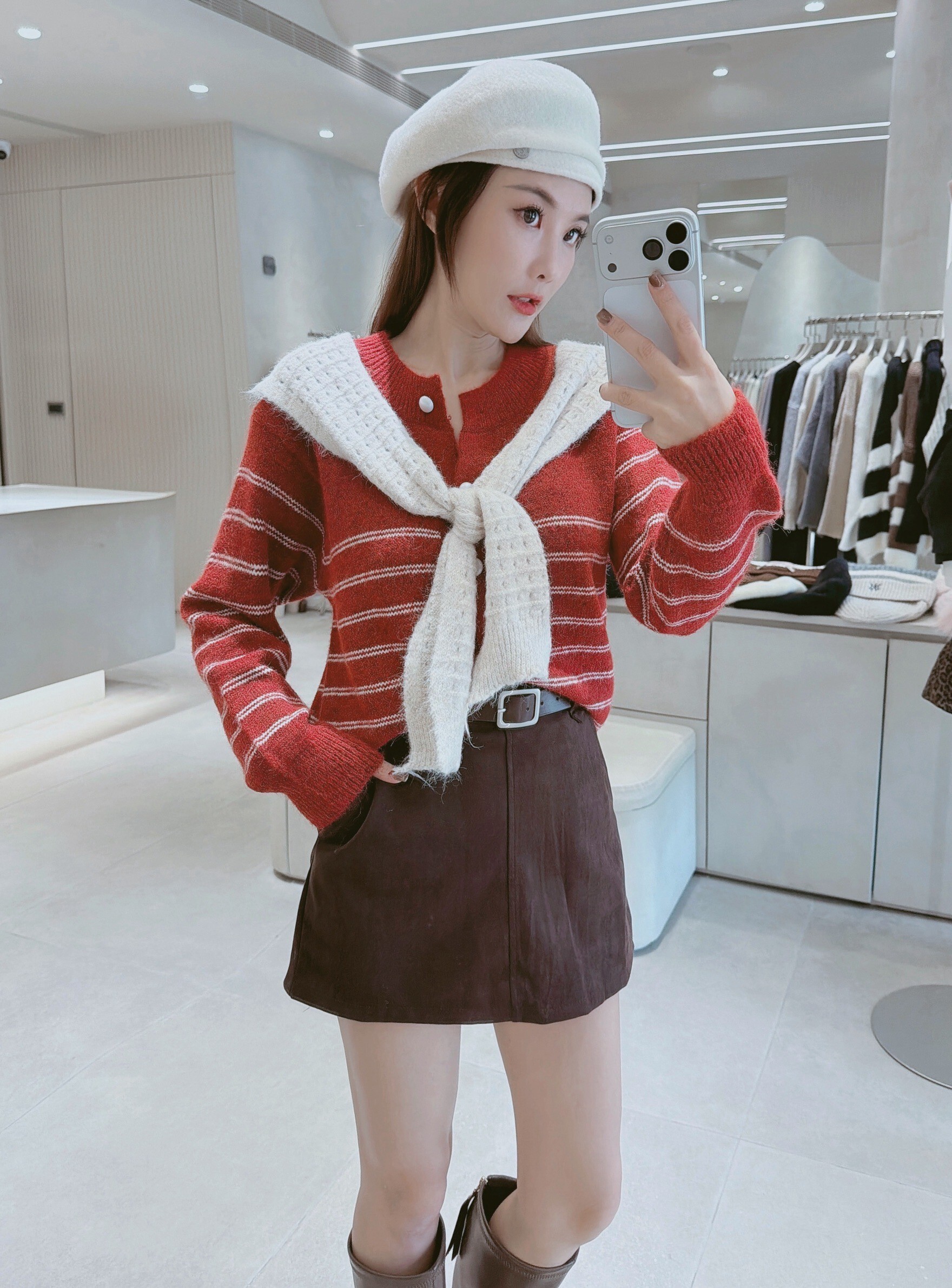 配色釦雙條排釦毛衣+披肩