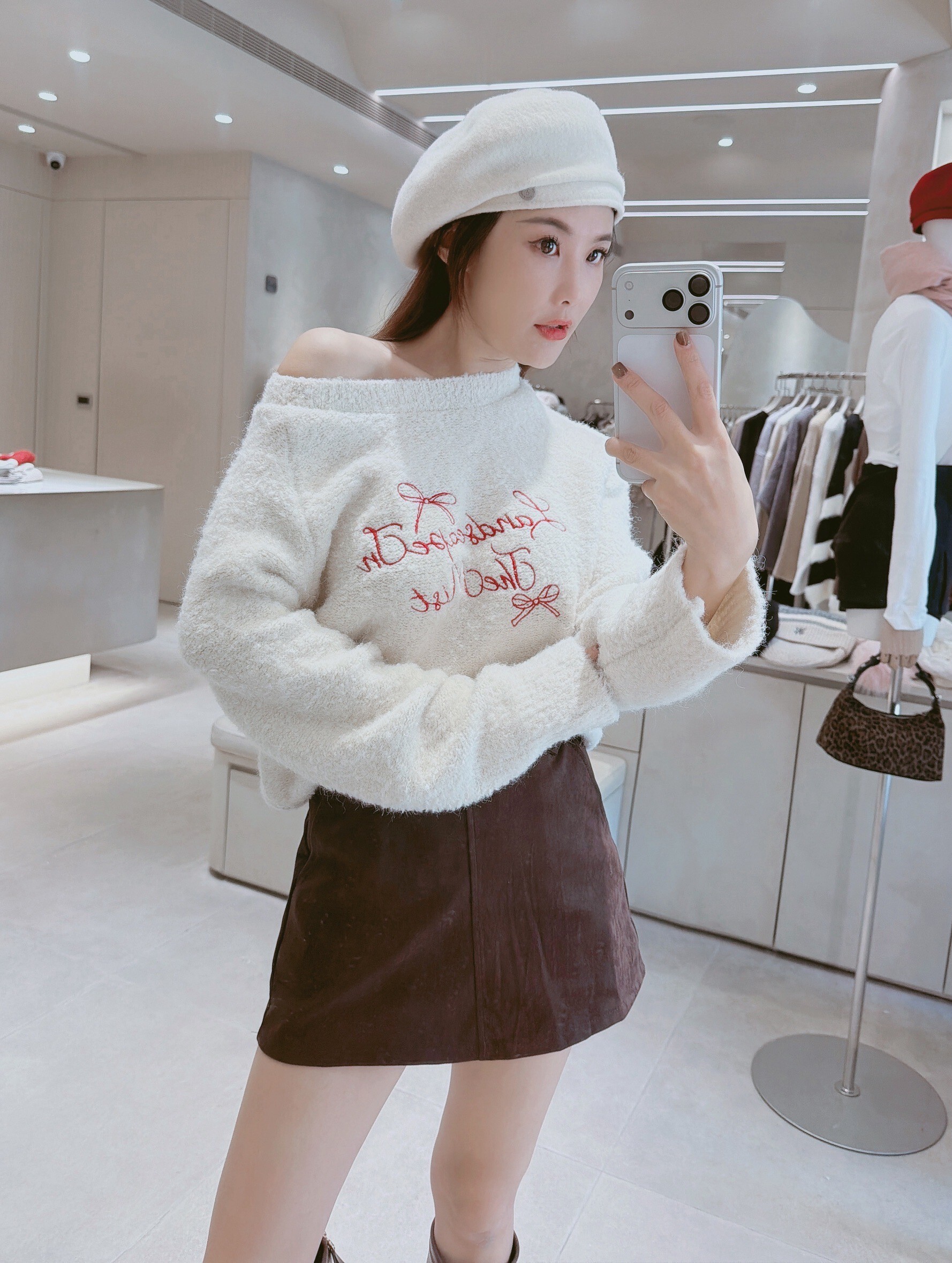 刺繡蝴蝶結草寫針織上衣