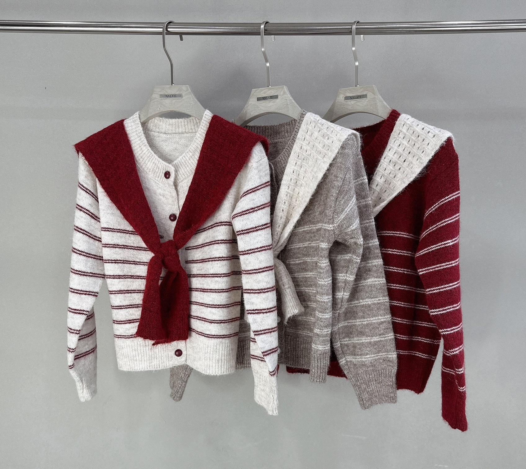 配色釦雙條排釦毛衣+披肩