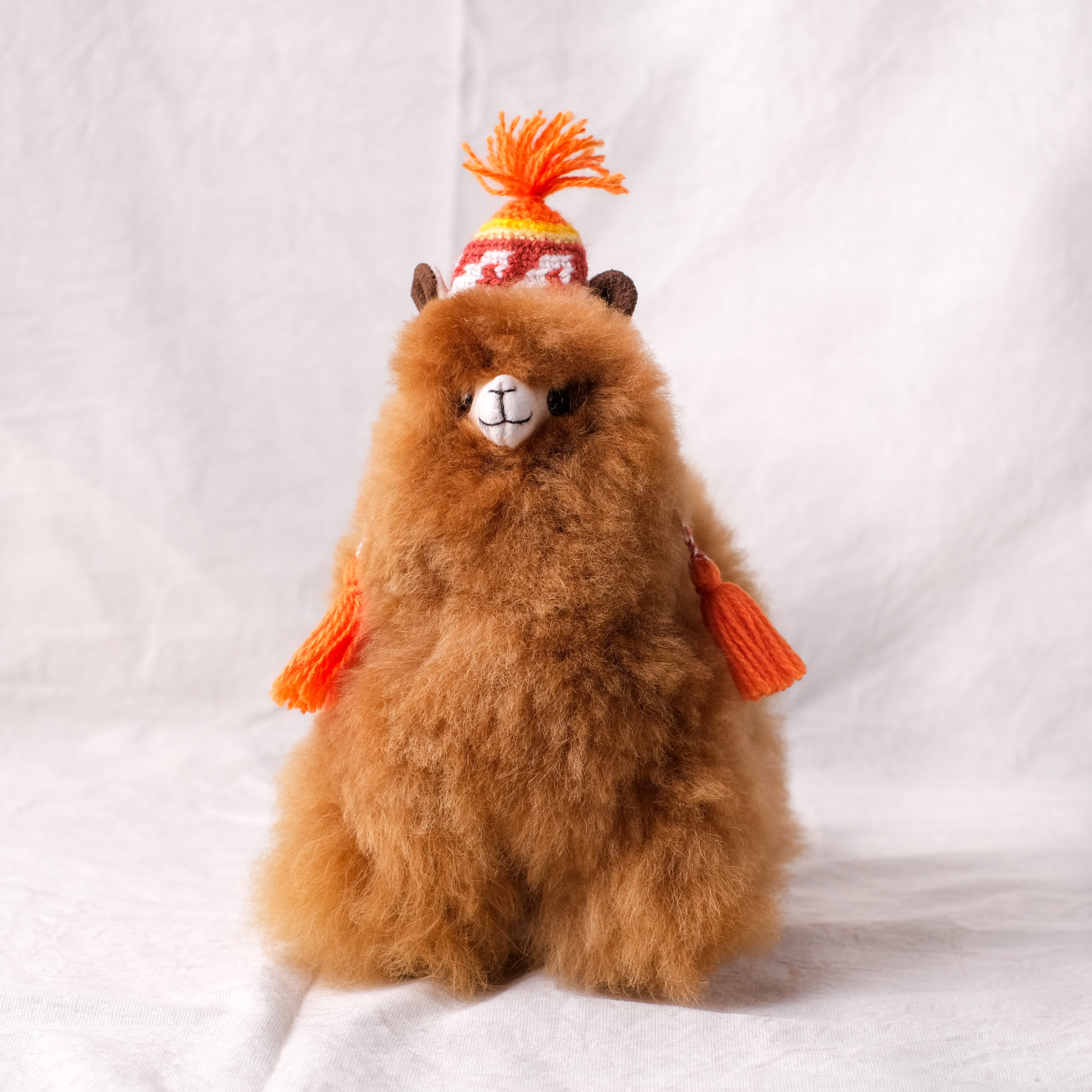 羊駝毛絨擺飾｜毛帽羊駝－淺棕－20cm｜秘魯