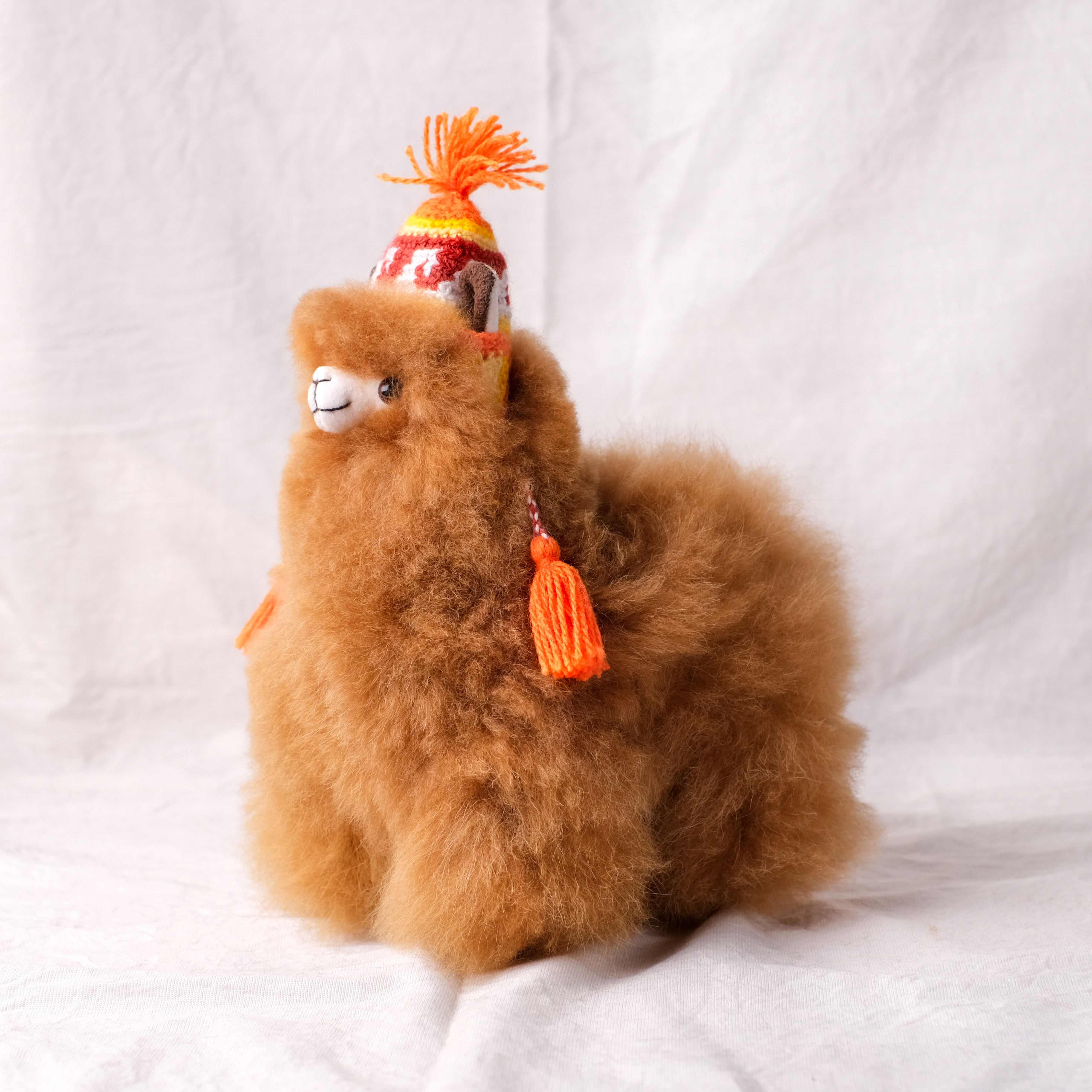 羊駝毛絨擺飾｜毛帽羊駝－淺棕－20cm｜秘魯