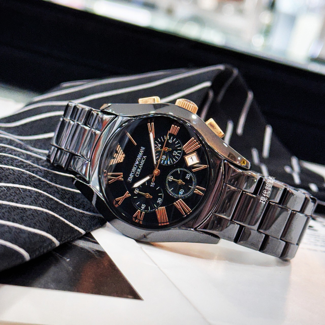 EMPORIO ARMANI】經典陶瓷計時腕錶AR1410 43mm 現代鐘錶 [VAZZIC
