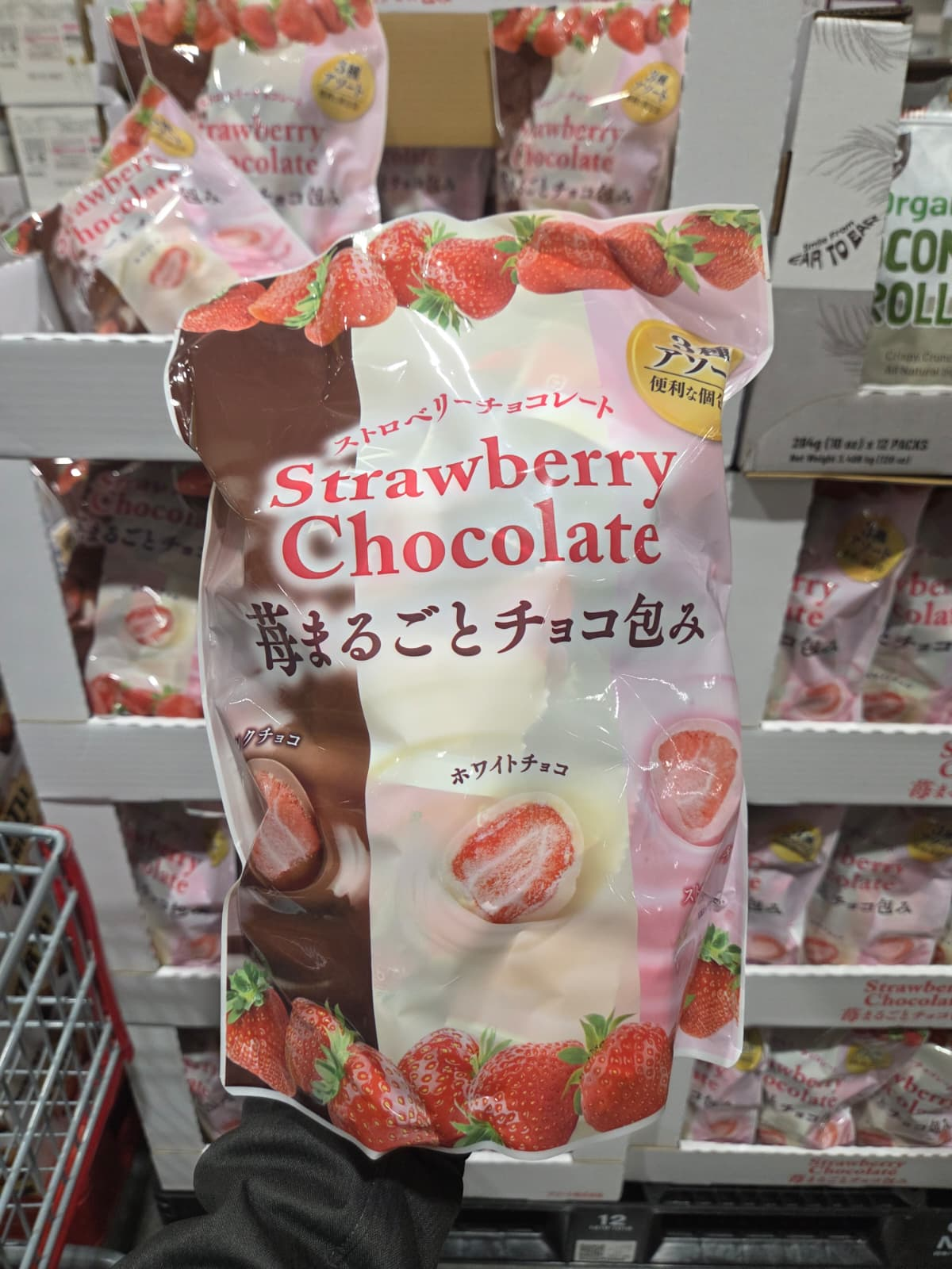 SS024 士多啤梨乾朱古力410G(牛奶朱古力+白朱古力+士多啤梨朱古力) EXP:2026.08