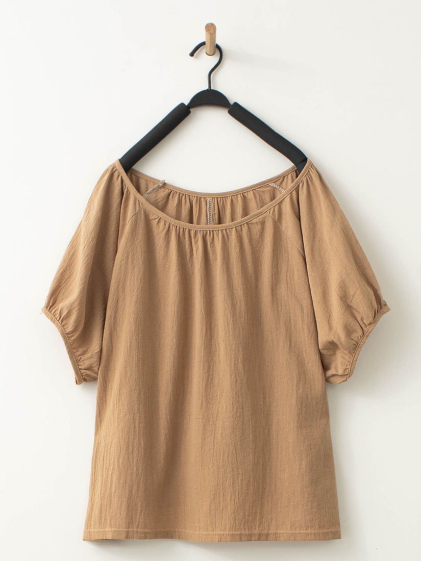 素色紋理細褶泡泡袖棉麻感上衣