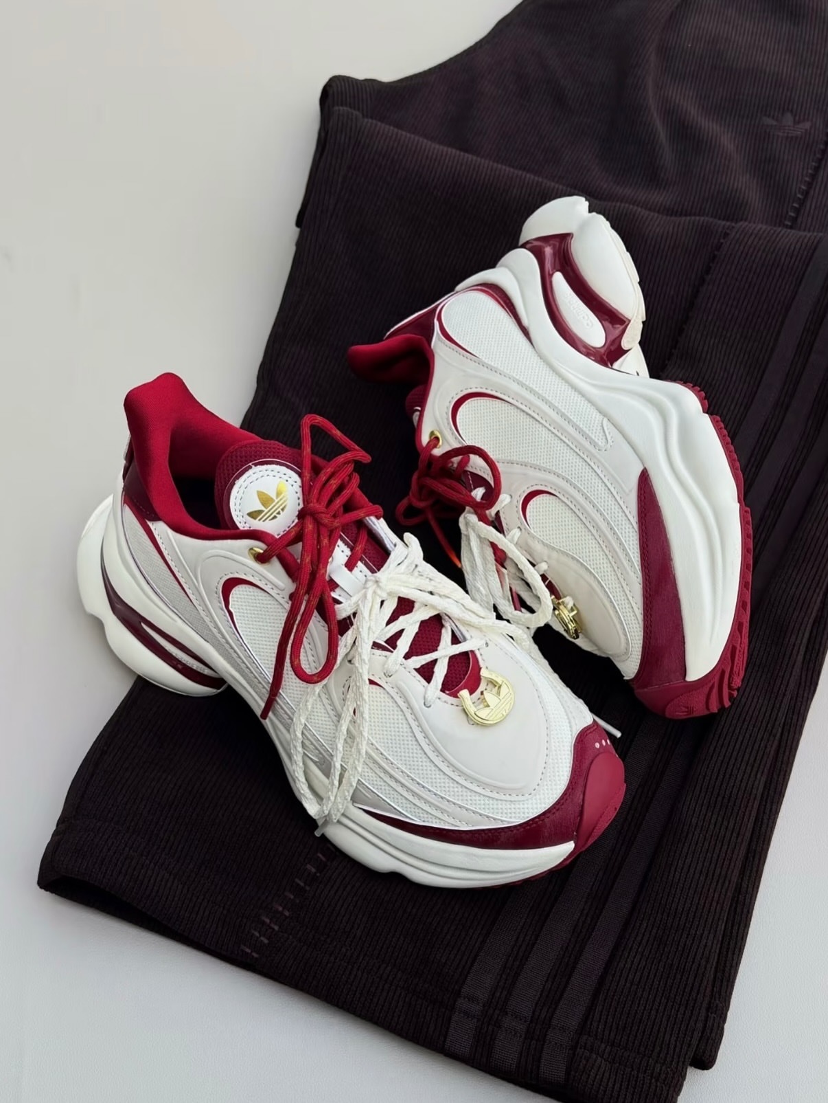 【預購】Adidas Originals CNY X Ozvenuz 增高 老爹鞋 浮蝶鞋 紅白 新春限定 金標 KI2801