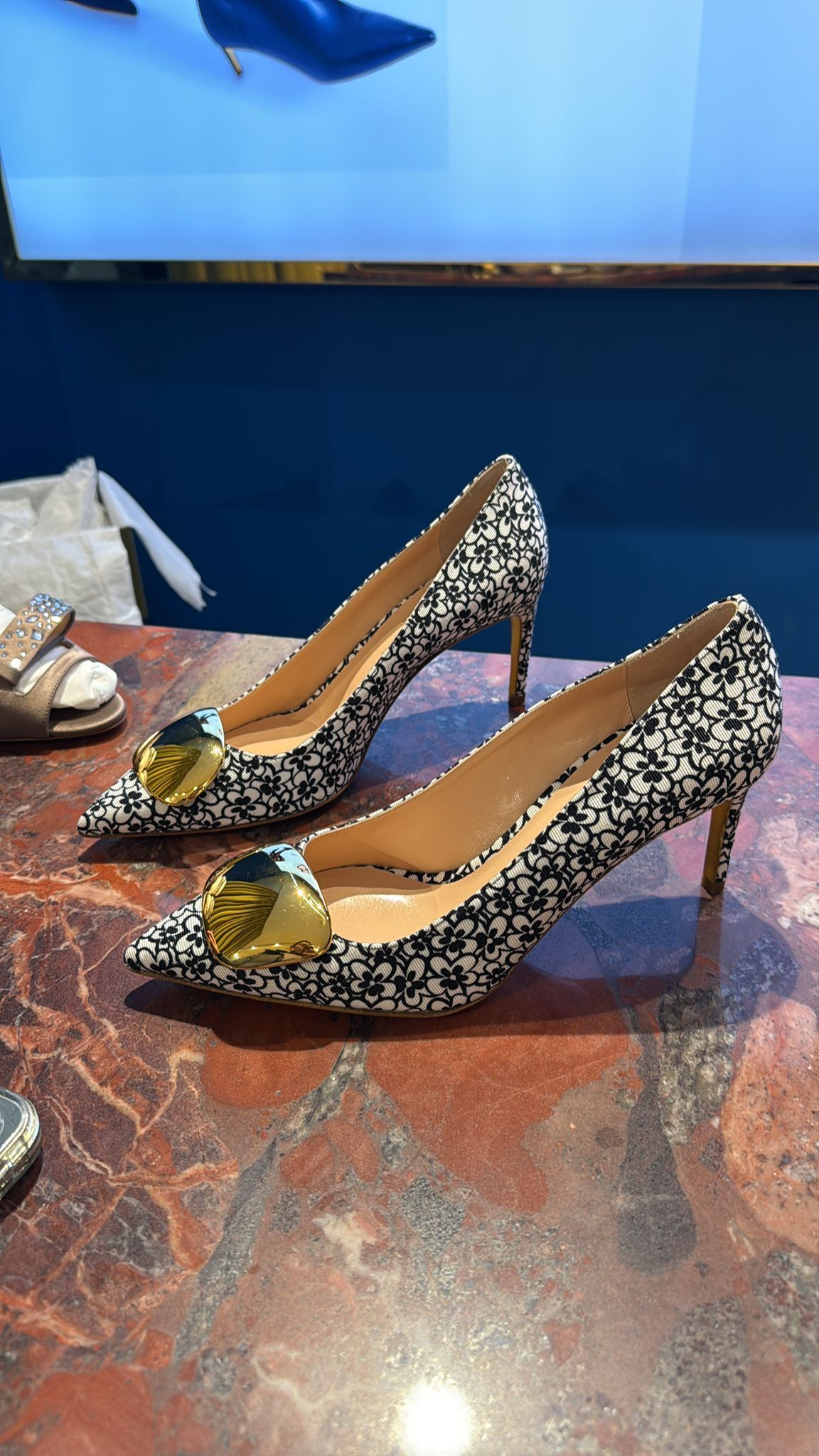 Rupert Sanderson nada daisy gold heels