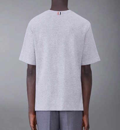 1FF0101-125 THOM BROWNE Milano Cotton Oversized Pocket Tee LT Grey (SS26) #MJS183A-07323-055 (C-EU-E)