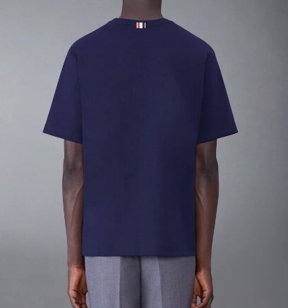 1FF0101-127 THOM BROWNE Milano Cotton Oversized Pocket Tee Navy (SS26) #MJS183A-07323-415 (C-EU-E)