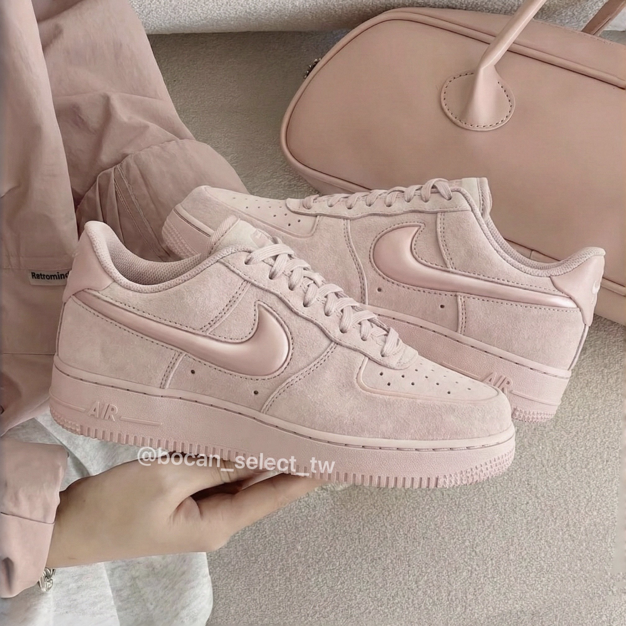 國外限定 NIKE AIR FORCE 絲絨系列 麂皮 立體勾勾 玫瑰粉色