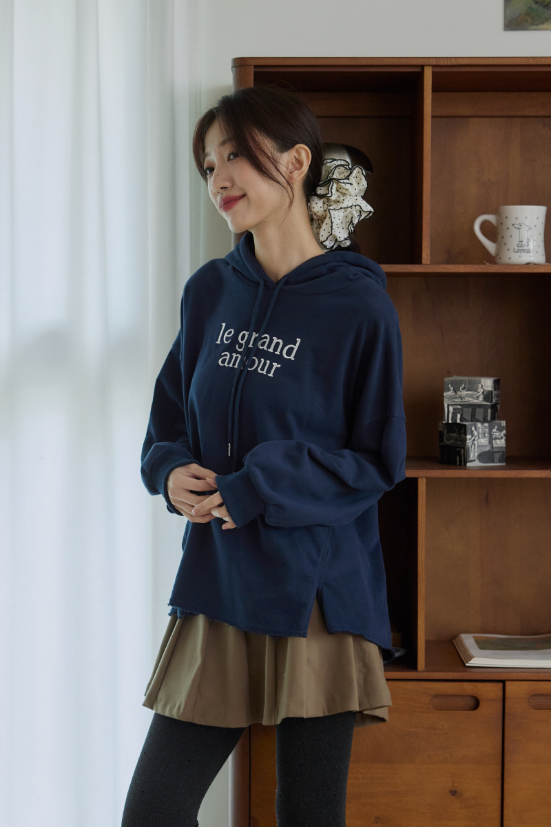 字母刺繡不收邊連帽上衣