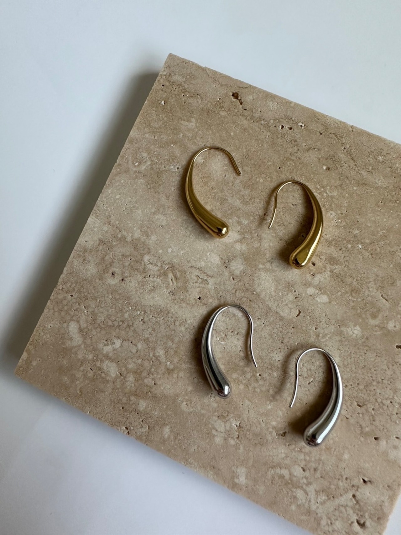 SS simple petit hook pierce