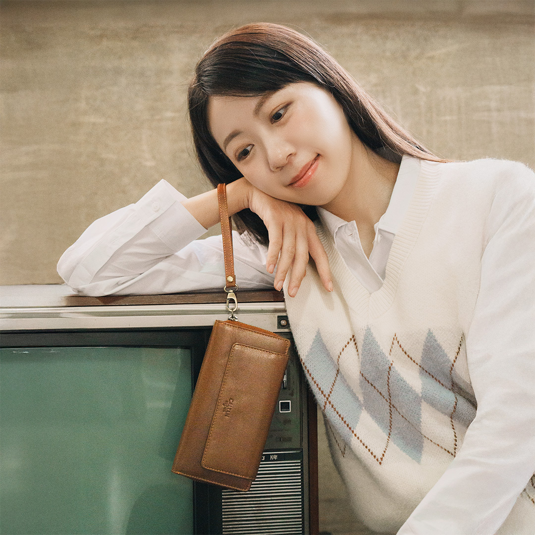 Cozy掀蓋式大容量真皮長夾 - 075370(兩色)