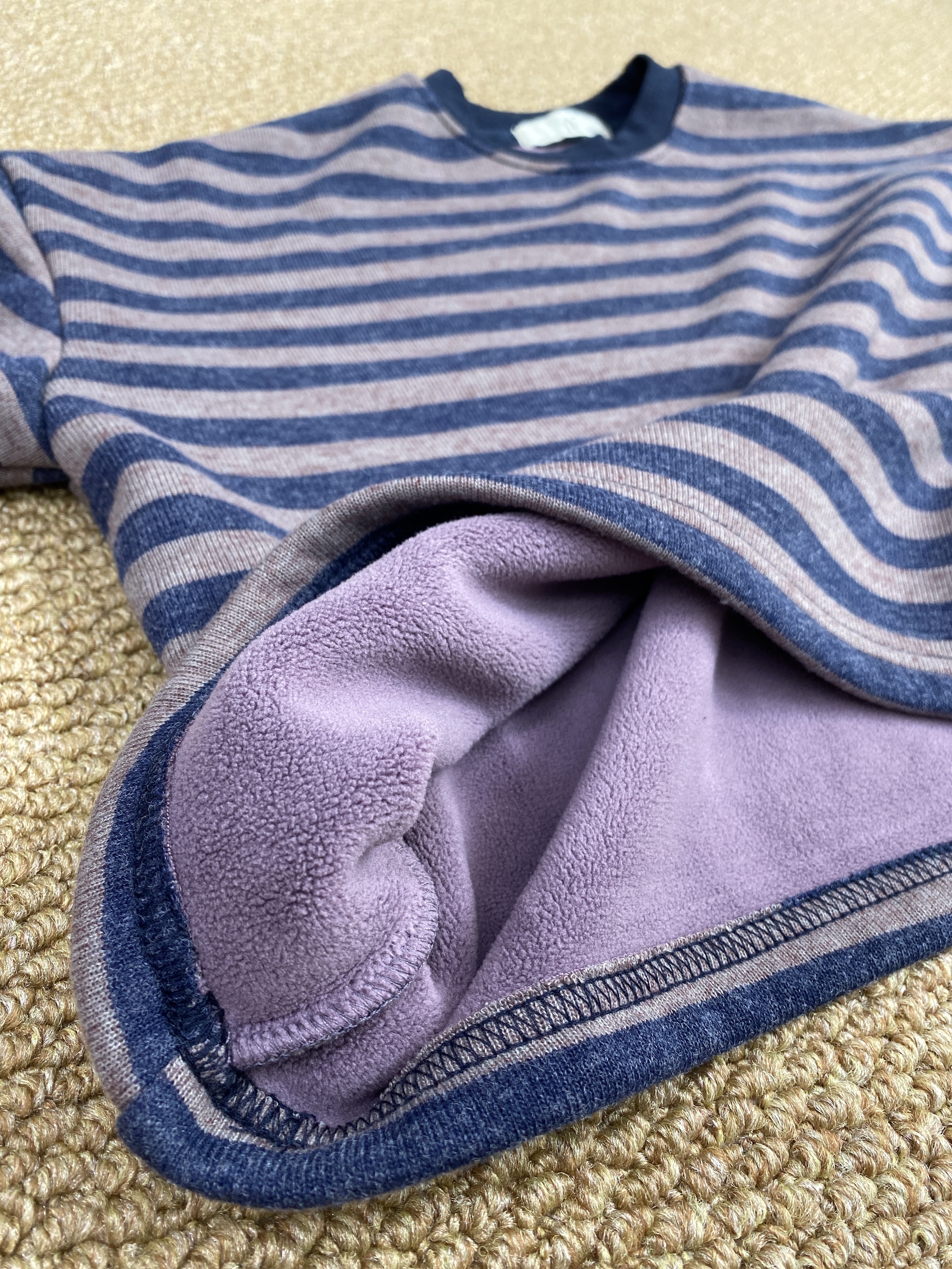 A03982藍紫條紋加絨上衣
