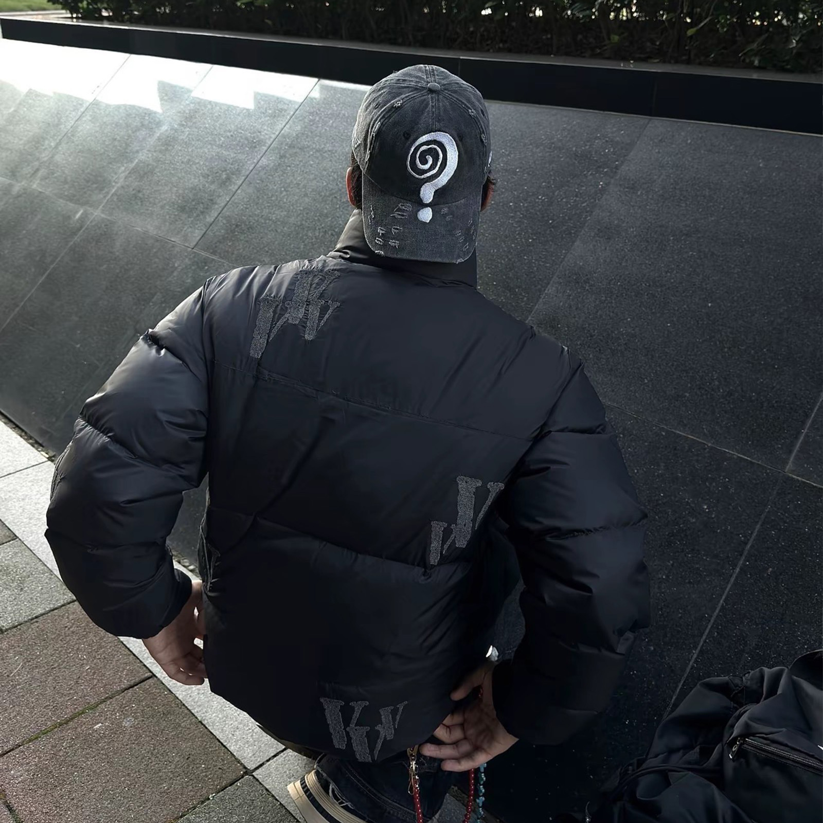 VLONE 3M反光系列 滿天星刺繡LOGO 寬鬆立領加厚羽絨外套 男女外套 兩色 VLCT24001