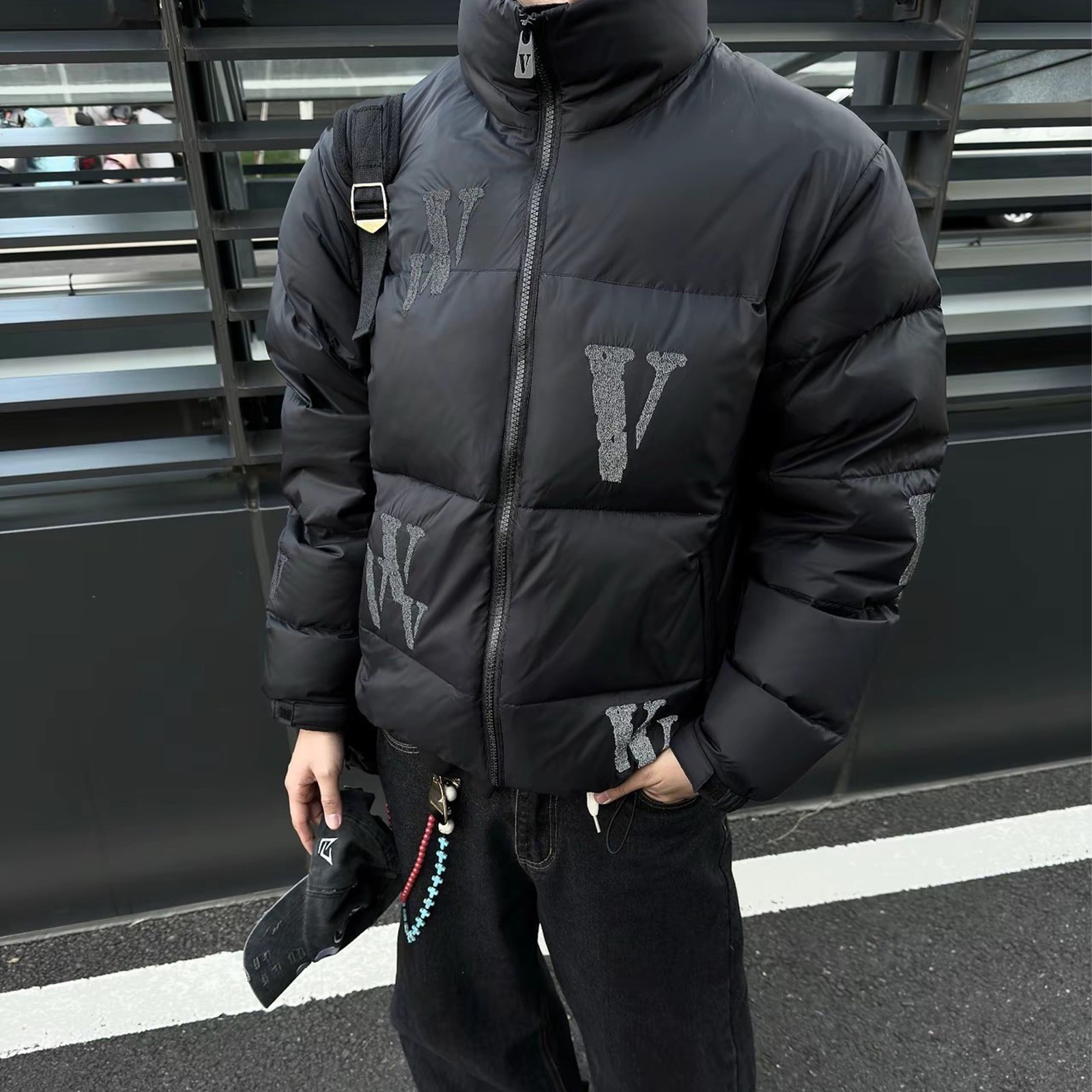 VLONE 3M反光系列 滿天星刺繡LOGO 寬鬆立領加厚羽絨外套 男女外套 兩色 VLCT24001